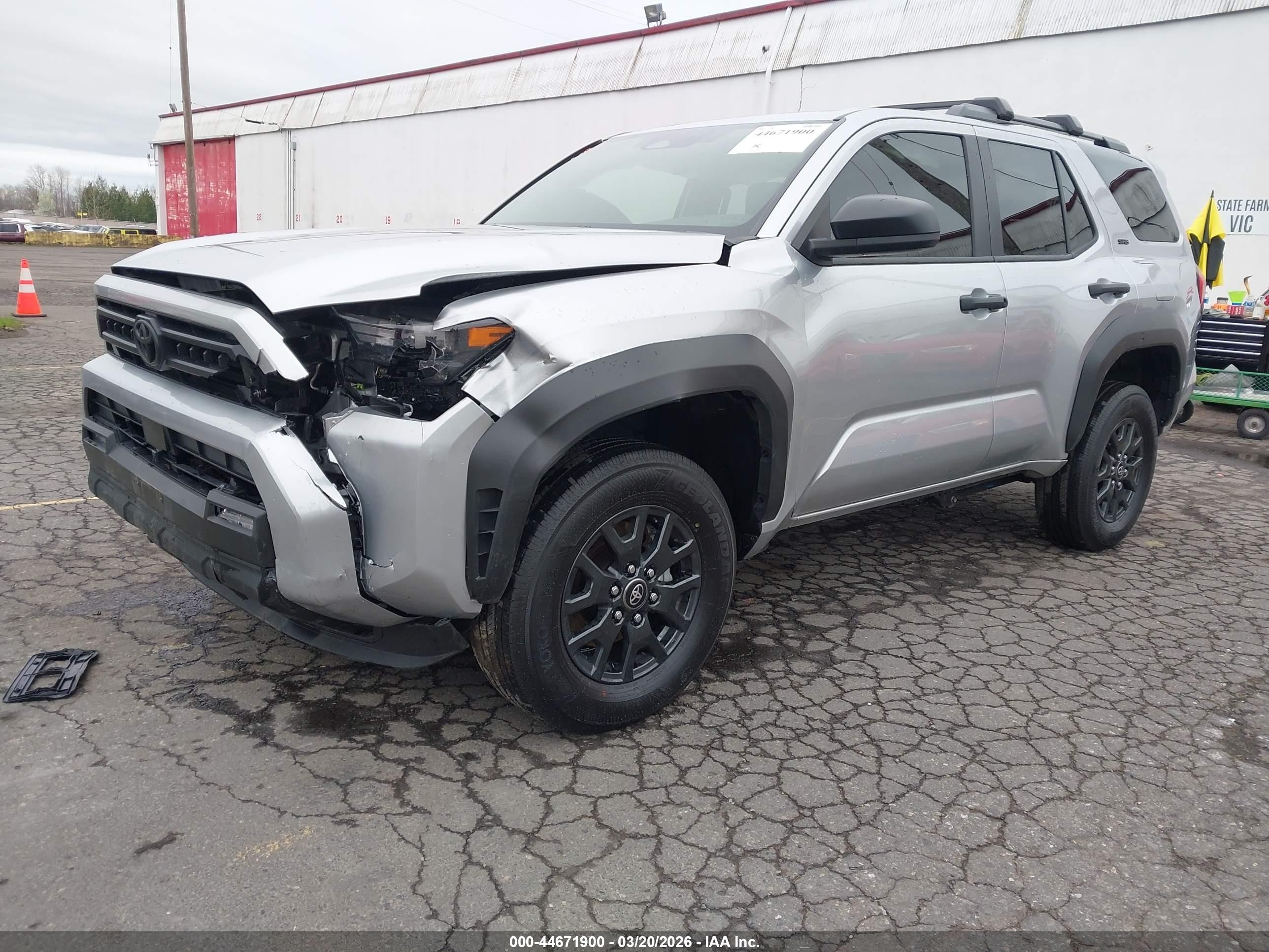 2025 Toyota 4runner VIN JTEVA5BR0S5073513 IAAI salvage auction — Unknown, Salvage (Oregon), sold $25,250 on 2026-09-12 (photo 2)