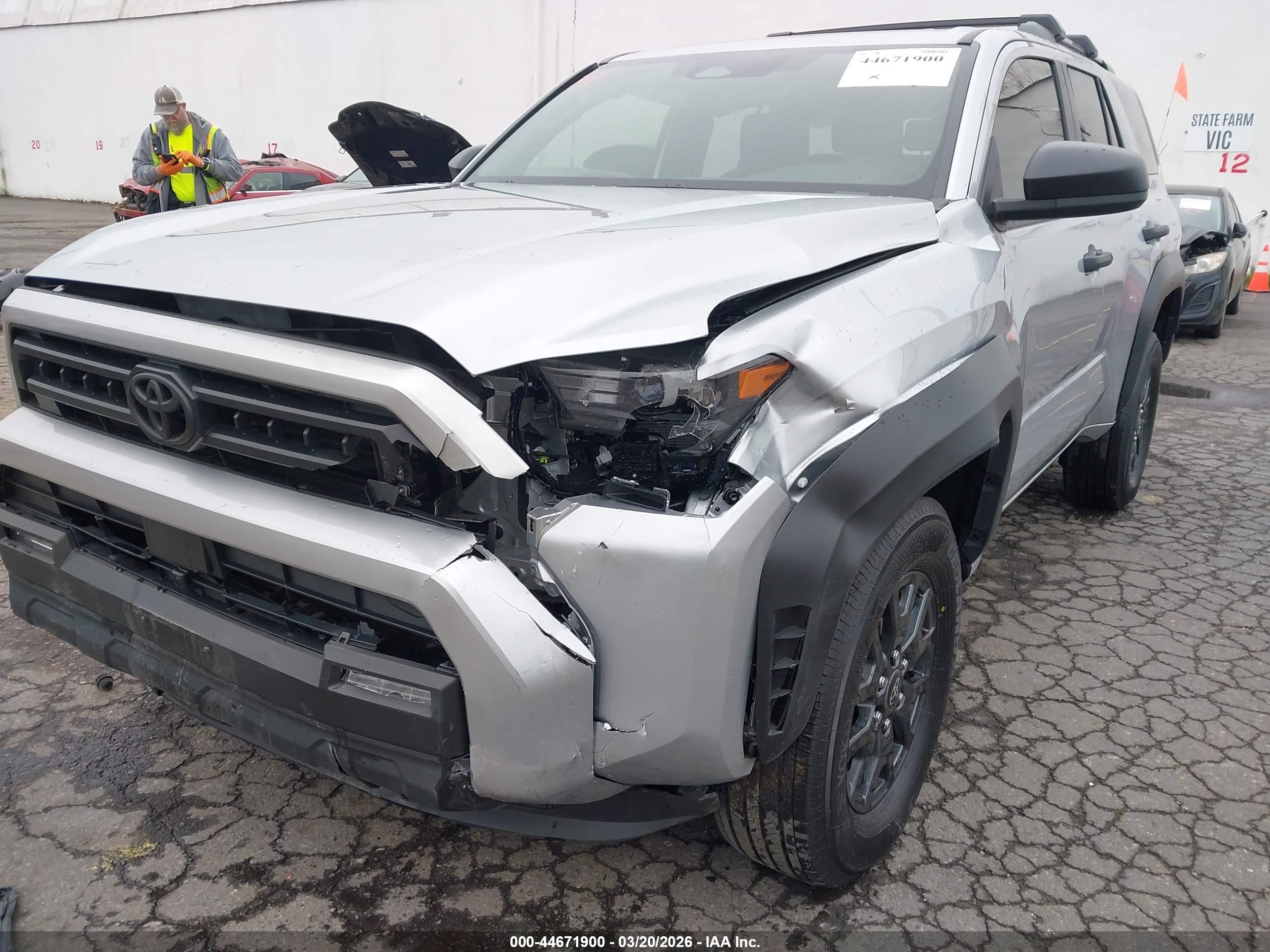 2025 Toyota 4runner VIN JTEVA5BR0S5073513 IAAI salvage auction — Unknown, Salvage (Oregon), sold $25,250 on 2026-09-12 (photo 6)