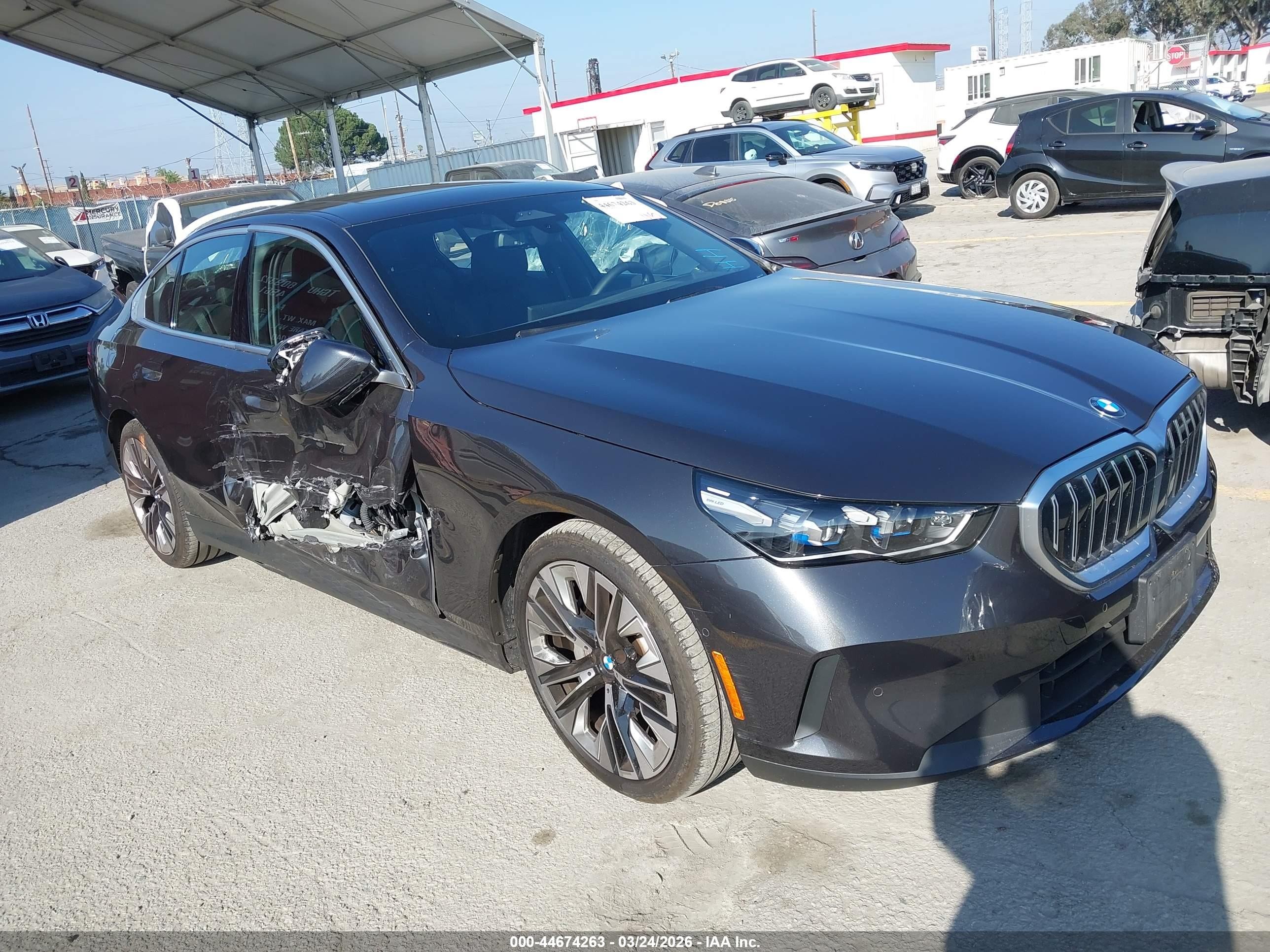 2024 BMW 5 Series VIN WBA43FJ0XRCR87855 — IAAI salvage auction photo