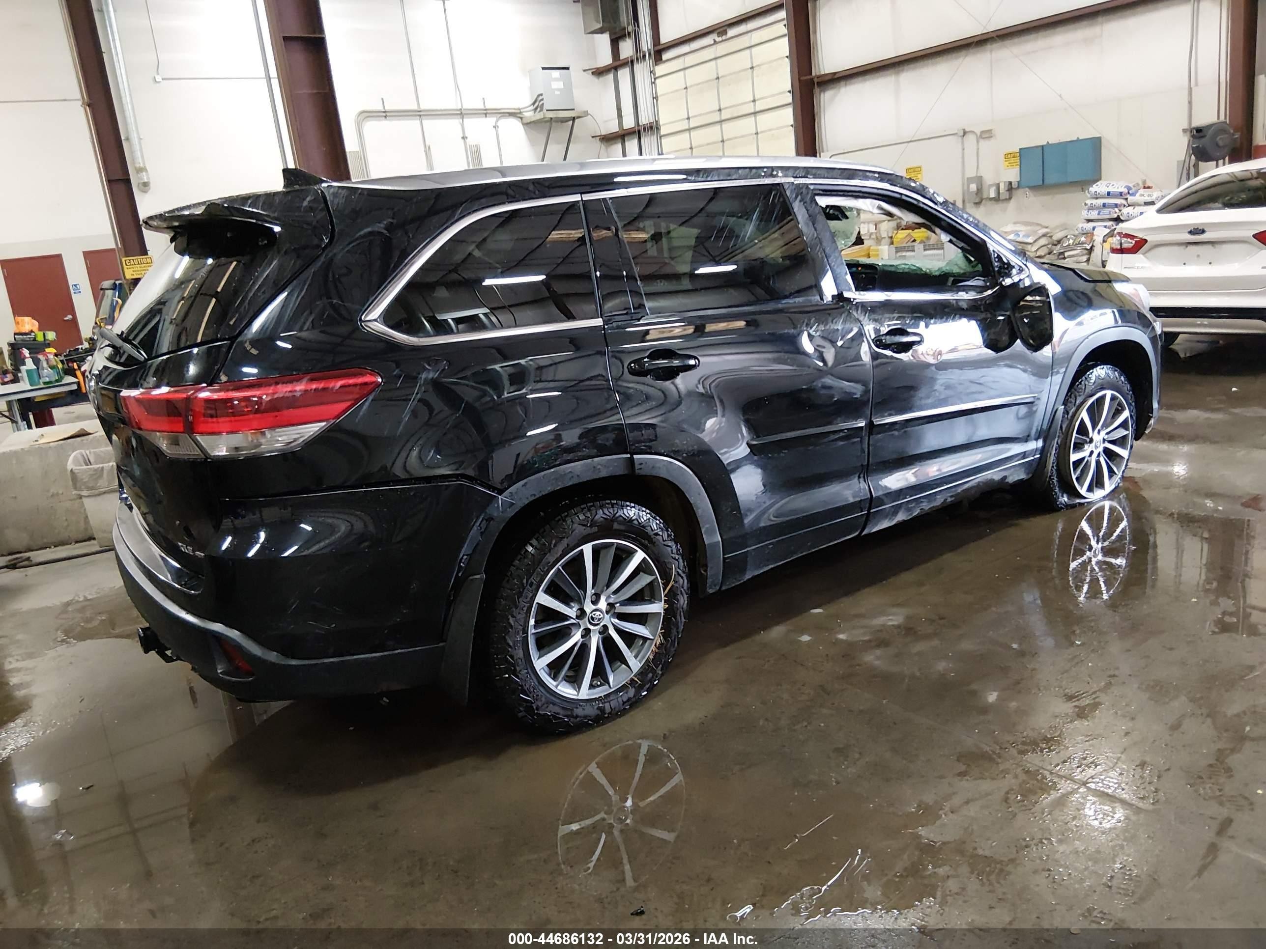 2018 Toyota Highlander VIN 5TDJZRFH3JS541635 IAAI salvage auction — Rollover, Salvage (Idaho), sold $4,000 on 2026-07-10 (photo 4)