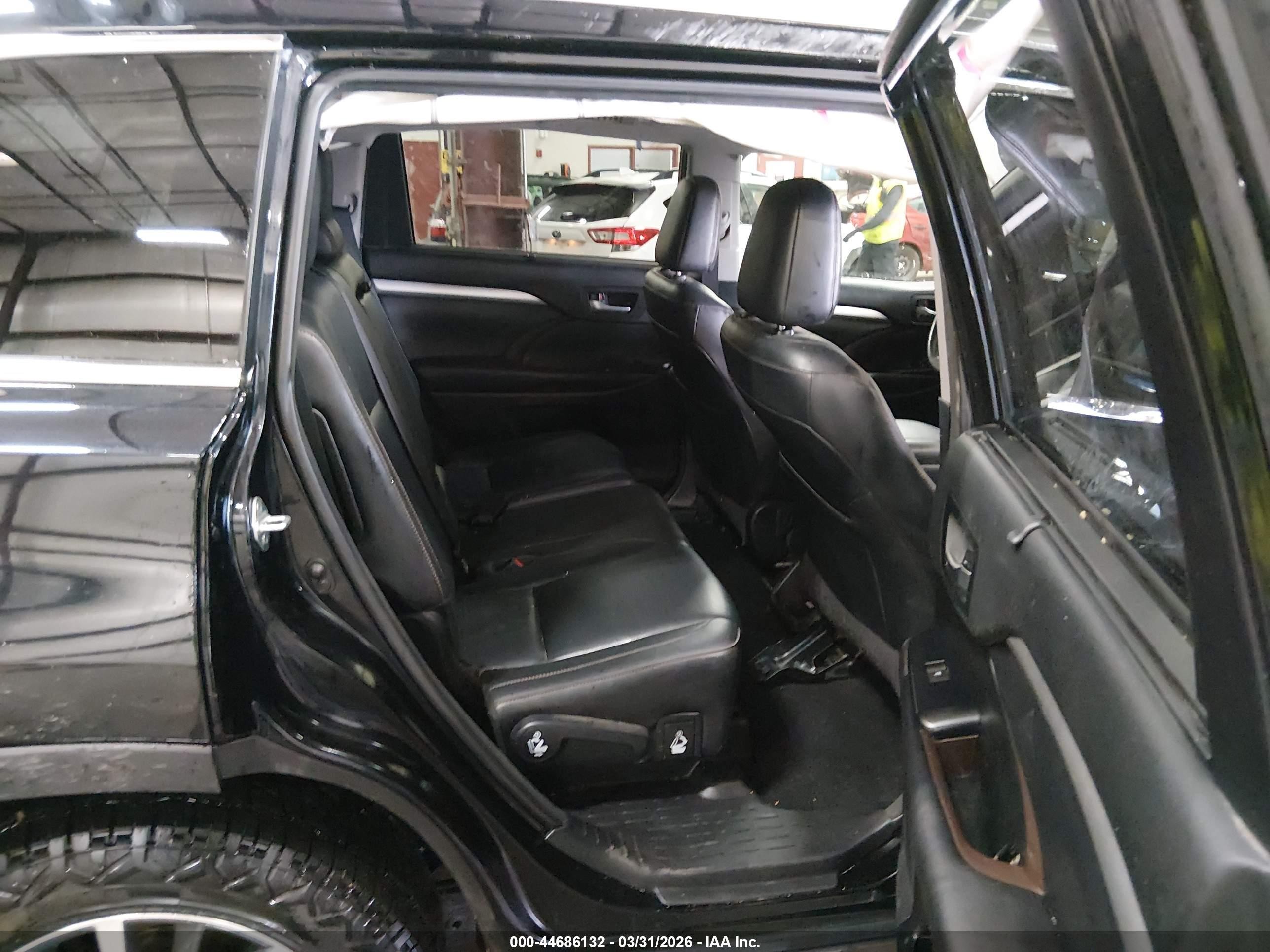 2018 Toyota Highlander VIN 5TDJZRFH3JS541635 IAAI salvage auction — Rollover, Salvage (Idaho), sold $4,000 on 2026-07-10 (photo 8)