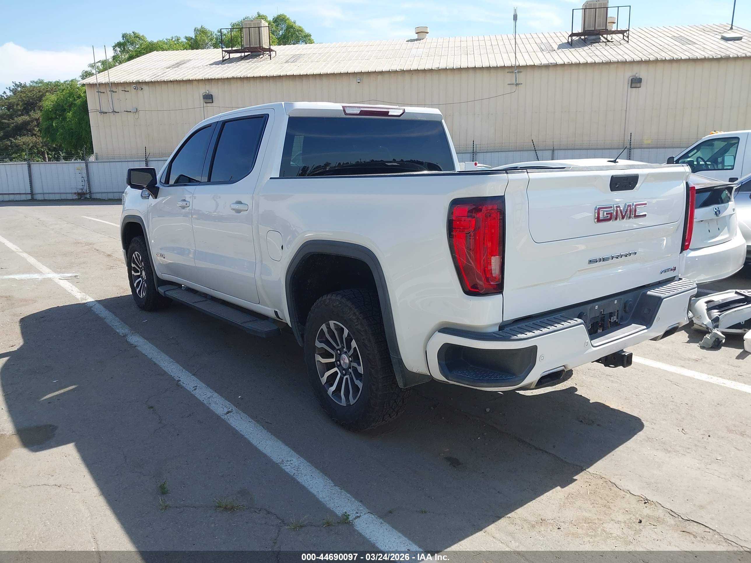 2020 GMC Sierra 1500 VIN 3GTP9EEL6LG122611 IAAI salvage auction — Theft, Clear - Dealer Only (California), sold $27,750 on 2026-08-31 (photo 3)
