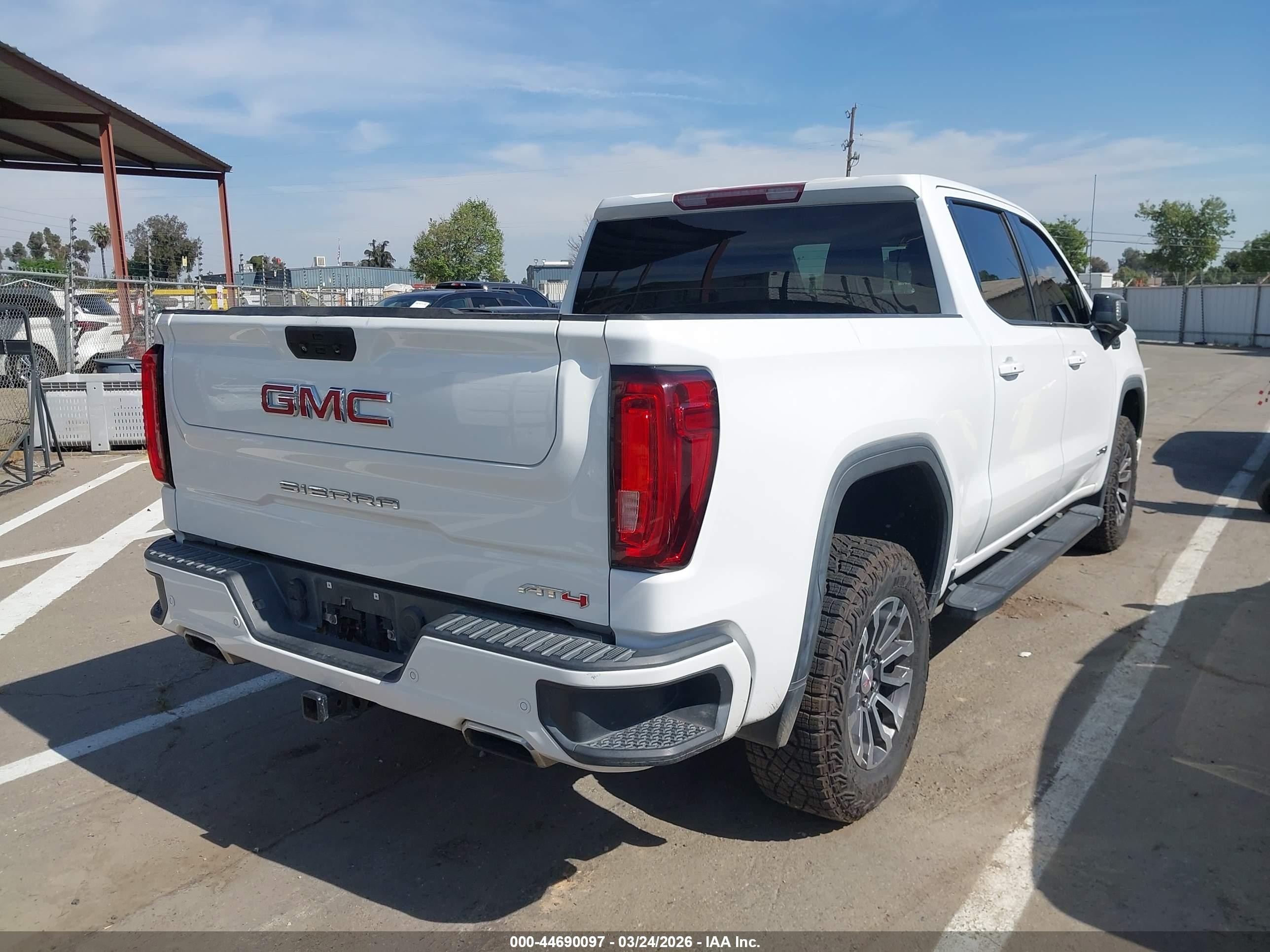 2020 GMC Sierra 1500 VIN 3GTP9EEL6LG122611 IAAI salvage auction — Theft, Clear - Dealer Only (California), sold $27,750 on 2026-08-31 (photo 4)