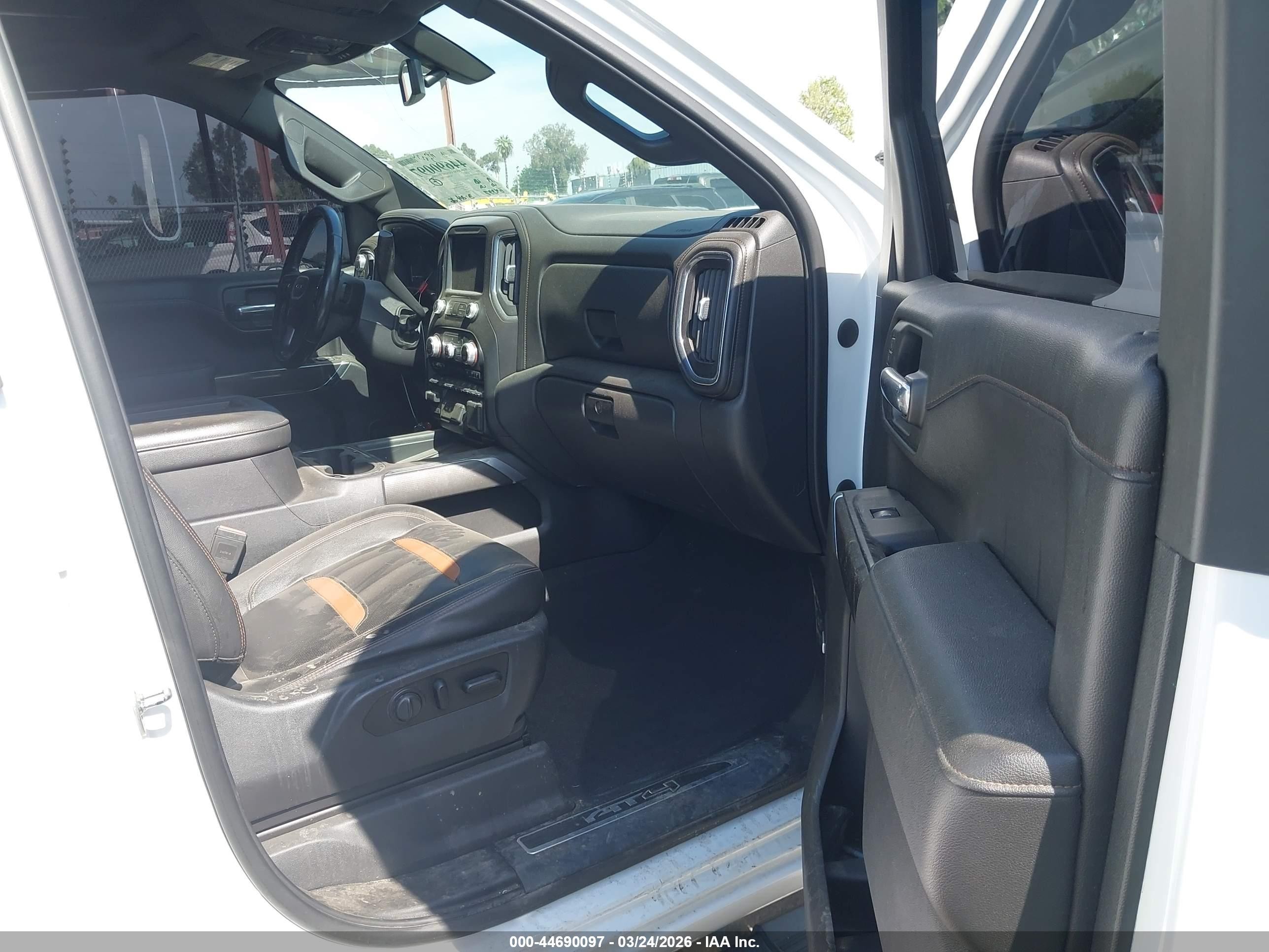 2020 GMC Sierra 1500 VIN 3GTP9EEL6LG122611 IAAI salvage auction — Theft, Clear - Dealer Only (California), sold $27,750 on 2026-08-31 (photo 5)