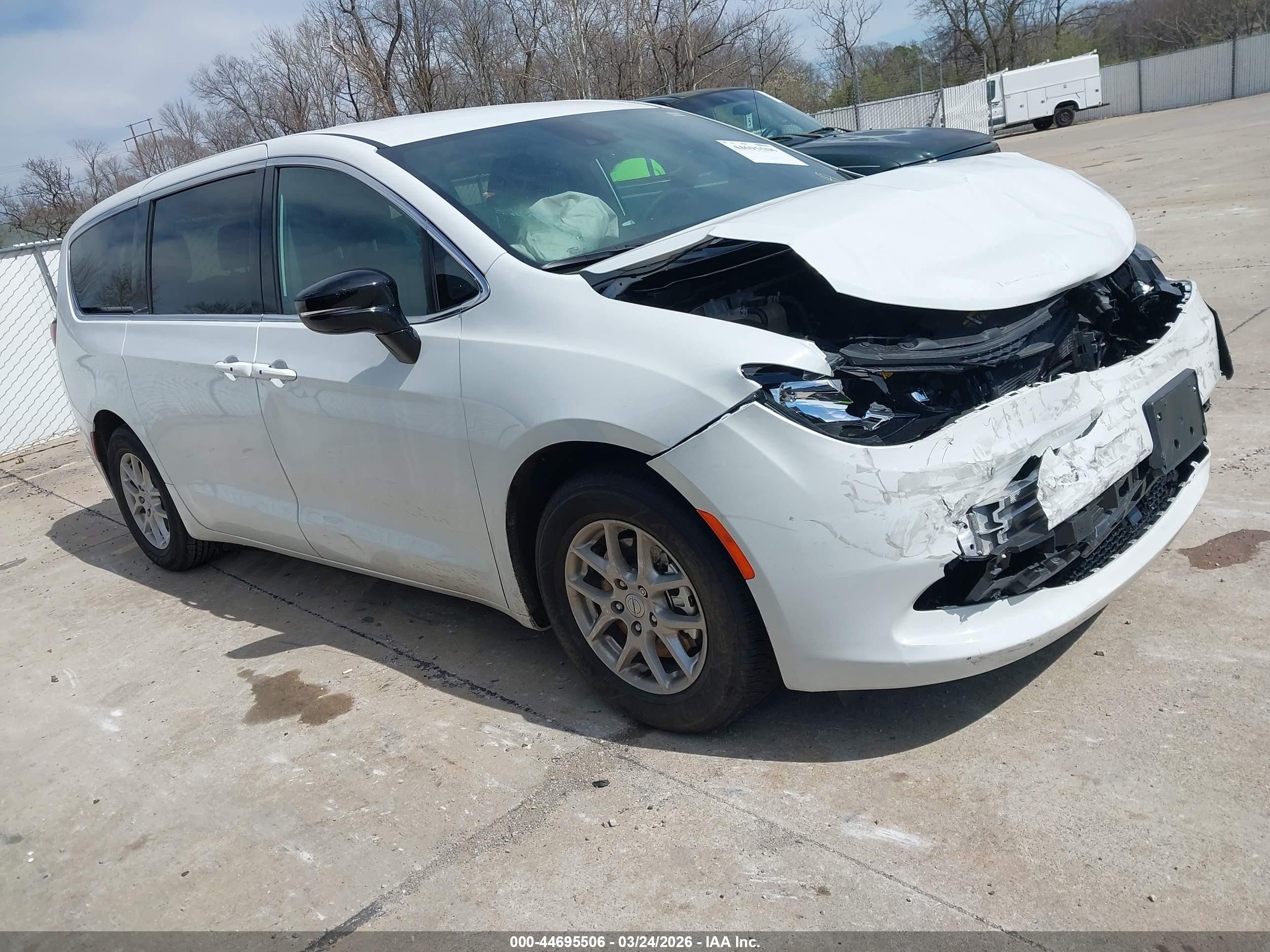 2025 Chrysler Voyager VIN 2C4RC1CG8SR611173 — IAAI salvage auction photo