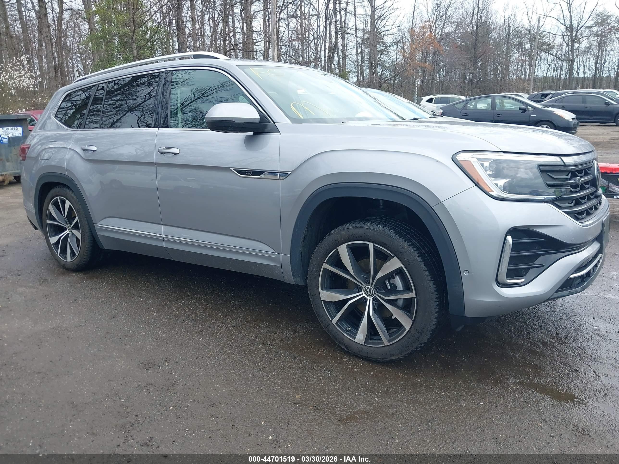 2024 Volkswagen Atlas VIN 1V2FR2CA6RC608860 — IAAI salvage auction photo
