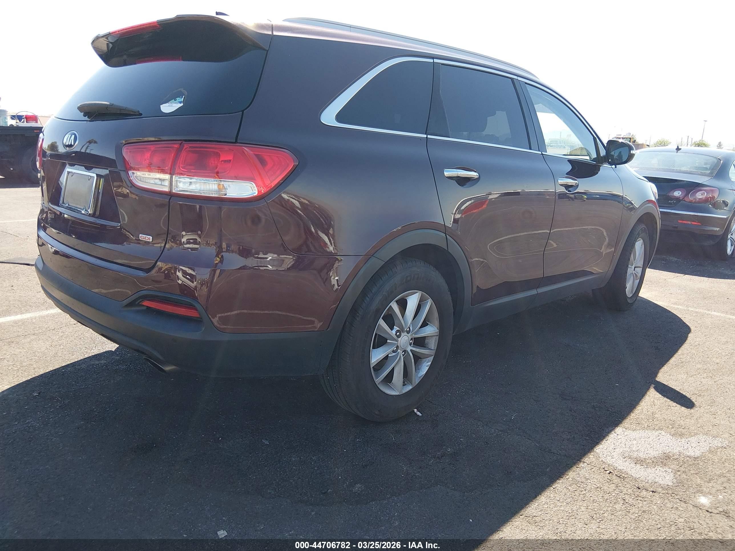 2018 Kia Sorento VIN 5XYPG4A31JG340697 IAAI salvage auction — Side, Salvage (Nevada), sold $2,550 on 2026-07-01 (photo 4)