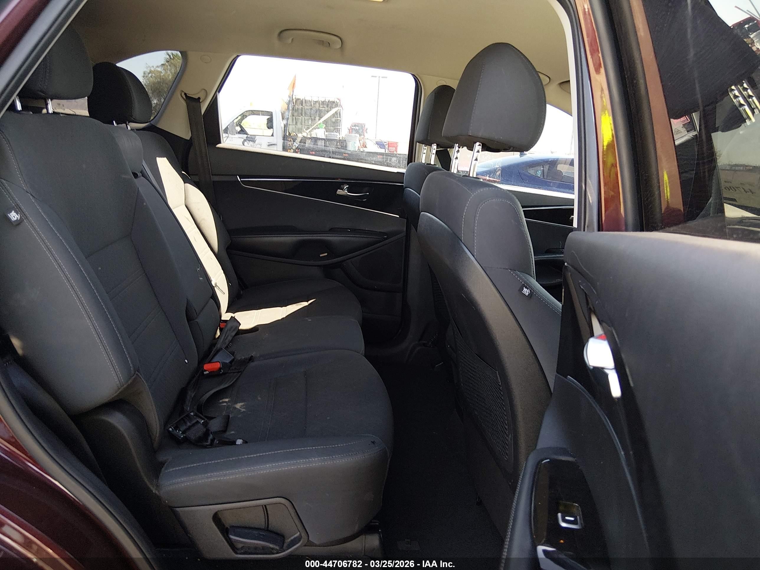 2018 Kia Sorento VIN 5XYPG4A31JG340697 IAAI salvage auction — Side, Salvage (Nevada), sold $2,550 on 2026-07-01 (photo 8)