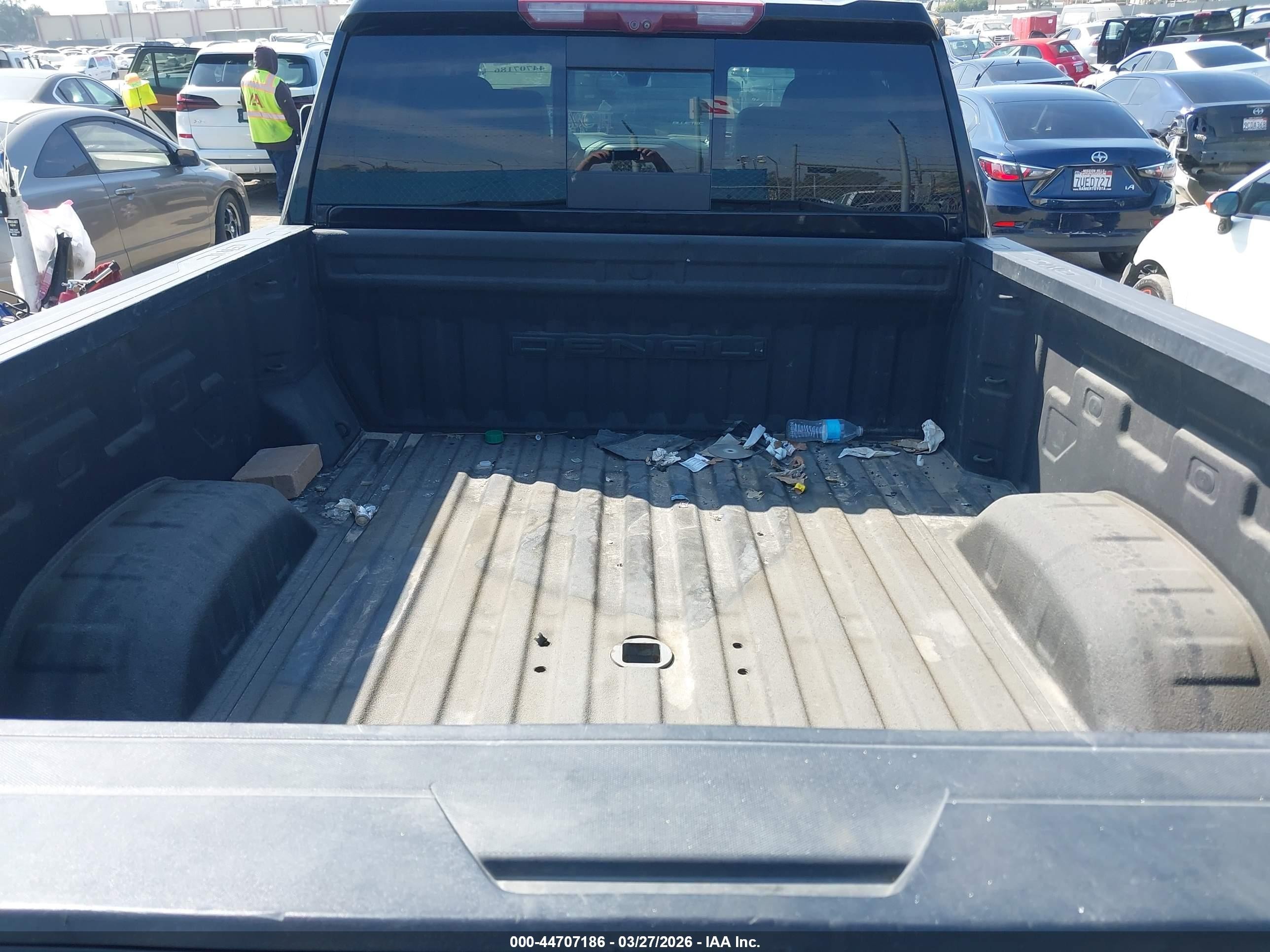 2022 Gmc SIERRA VIN 1GT49RE79NF161453 IAAI salvage auction — Front End, Salvage Title - Dealer (California), sold $7,950 on 2026-05-06 (photo 6)