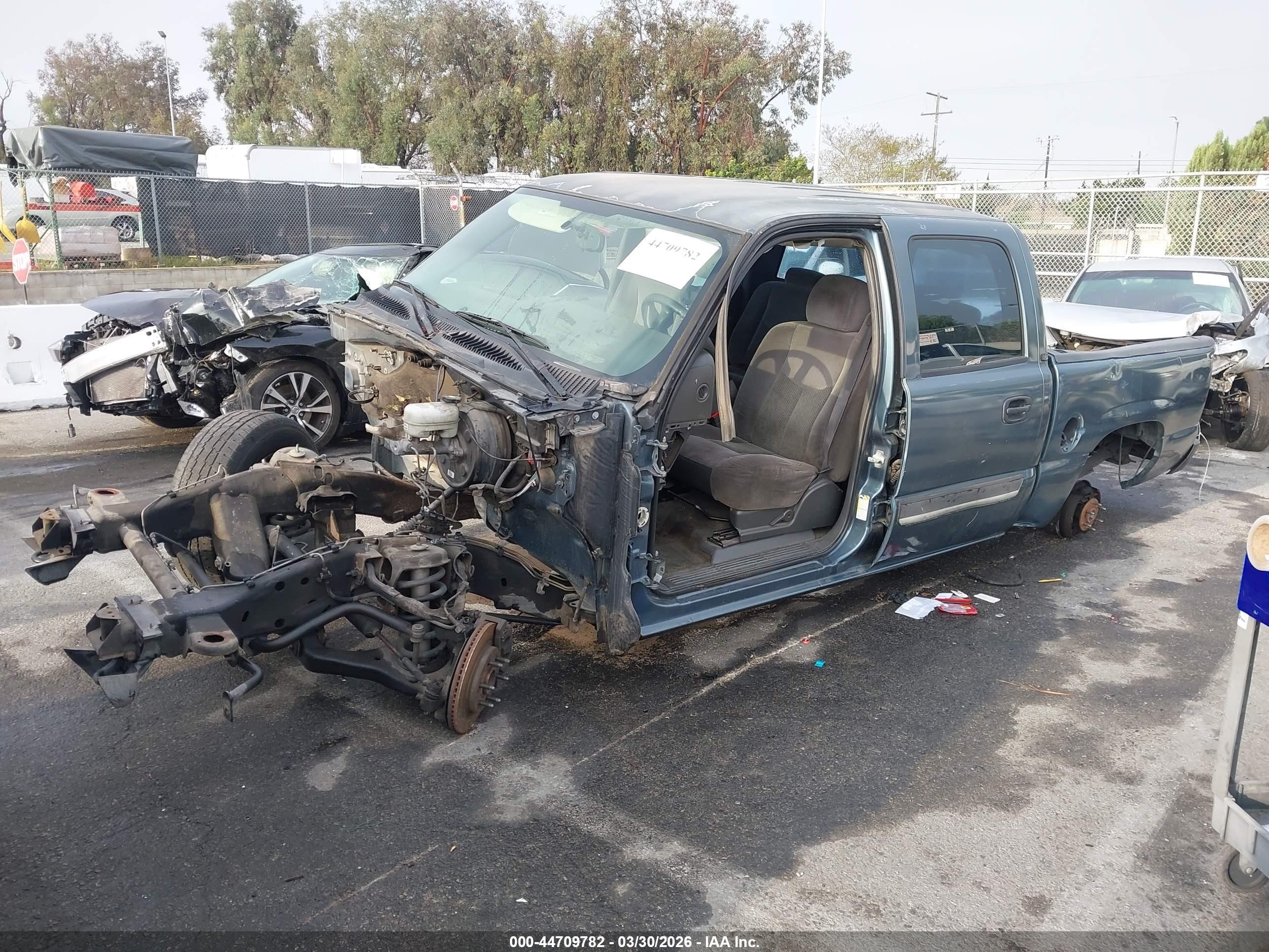 2006 Chevrolet Silverado 1500 VIN 2GCEC13V561263138 IAAI salvage auction — Theft, Salvage (California), sold $225 on 2026-07-09 (photo 2)