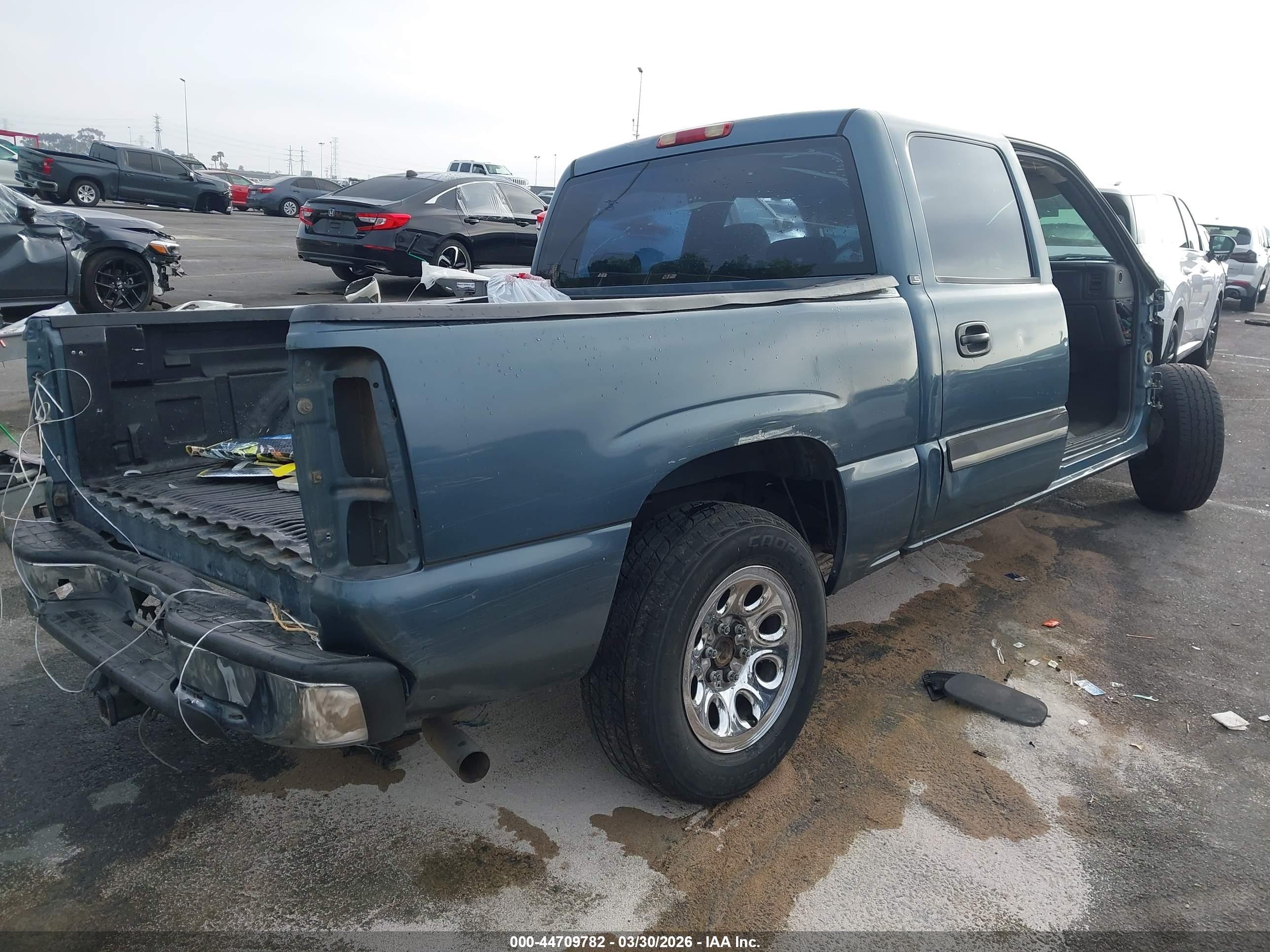 2006 Chevrolet Silverado 1500 VIN 2GCEC13V561263138 IAAI salvage auction — Theft, Salvage (California), sold $225 on 2026-07-09 (photo 4)