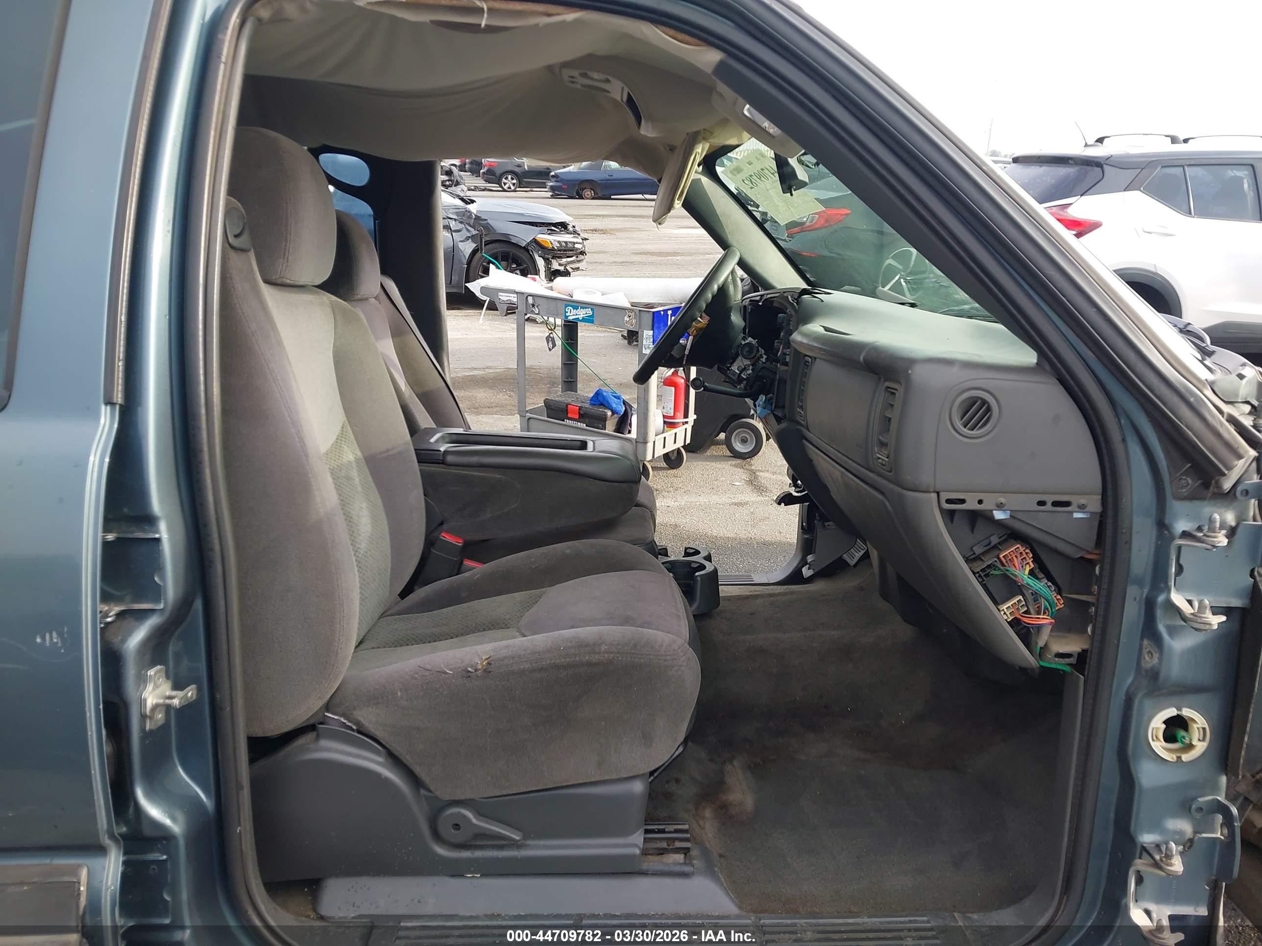 2006 Chevrolet Silverado 1500 VIN 2GCEC13V561263138 IAAI salvage auction — Theft, Salvage (California), sold $225 on 2026-07-09 (photo 5)