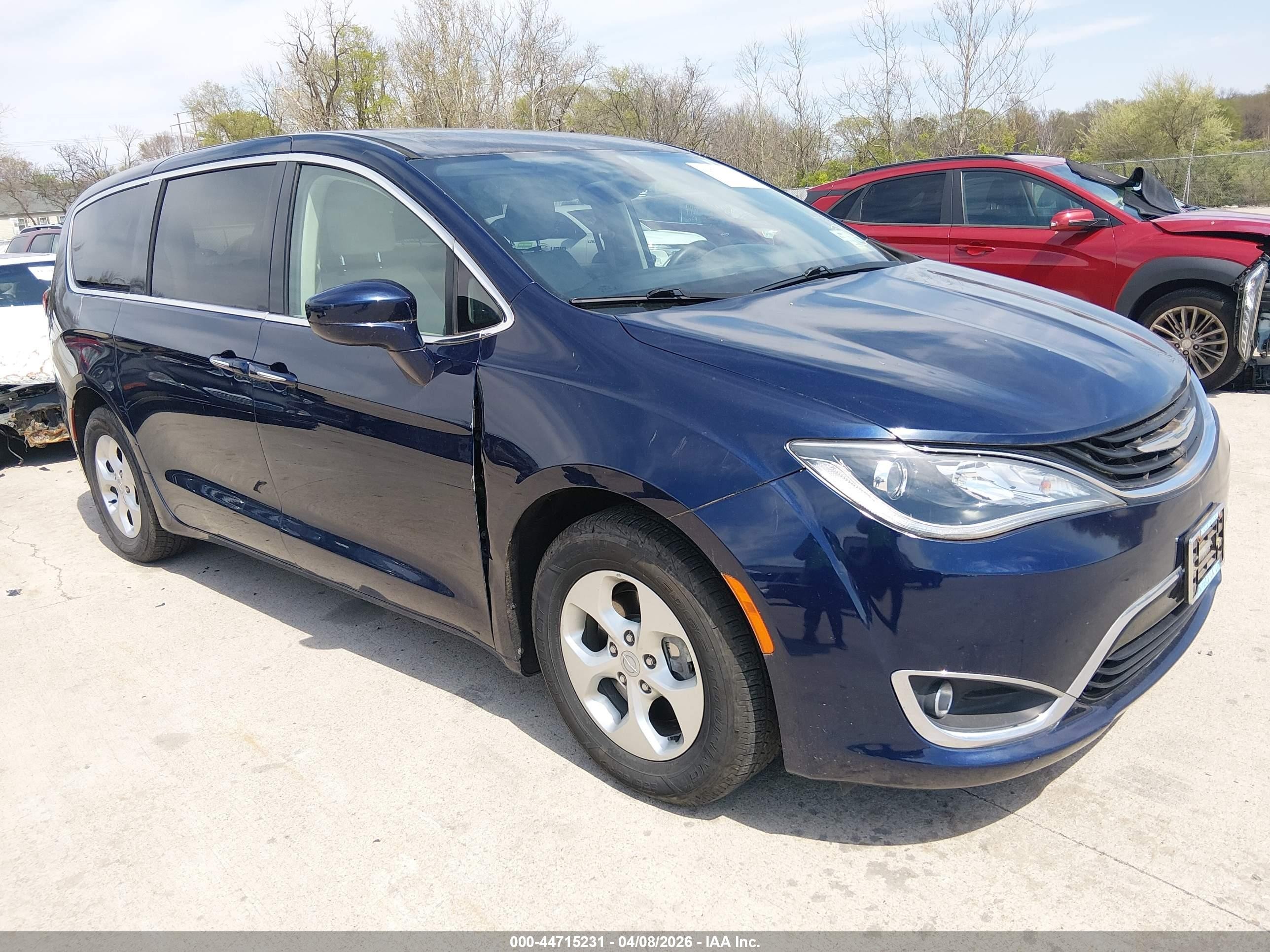 2018 Chrysler Pacifica VIN 2C4RC1H78JR194743 IAAI salvage auction — Unknown, Salvage (Missouri), sold $3,550 on 2026-09-24 (photo 1)