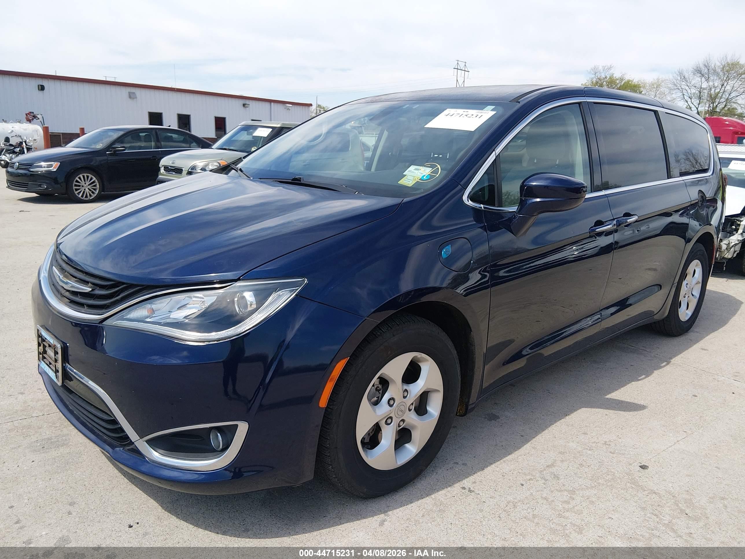 2018 Chrysler Pacifica VIN 2C4RC1H78JR194743 IAAI salvage auction — Unknown, Salvage (Missouri), sold $3,550 on 2026-09-24 (photo 2)