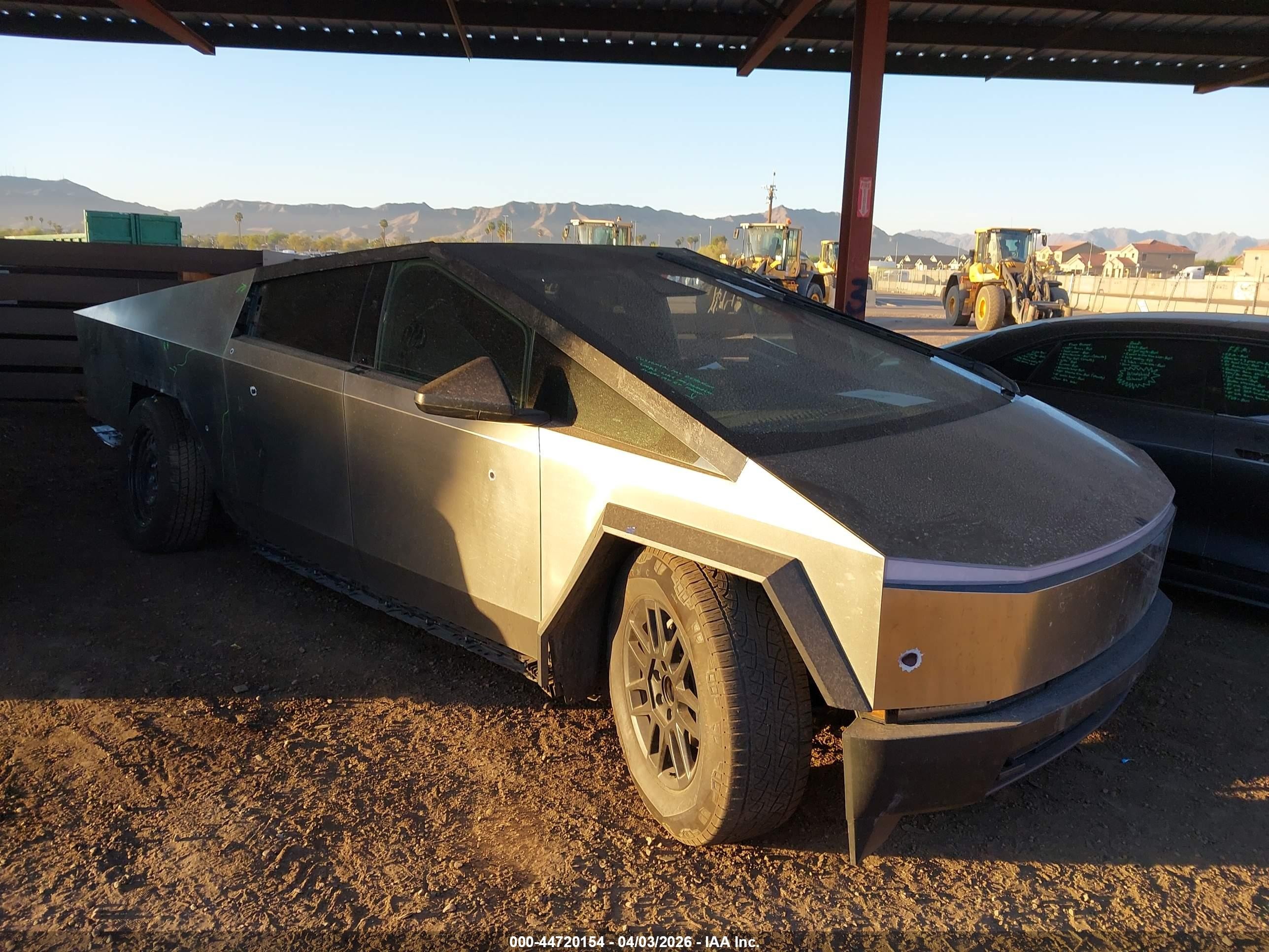 2025 Tesla Cybertruck VIN 7G2CEHED2SA073216 — IAAI salvage auction photo
