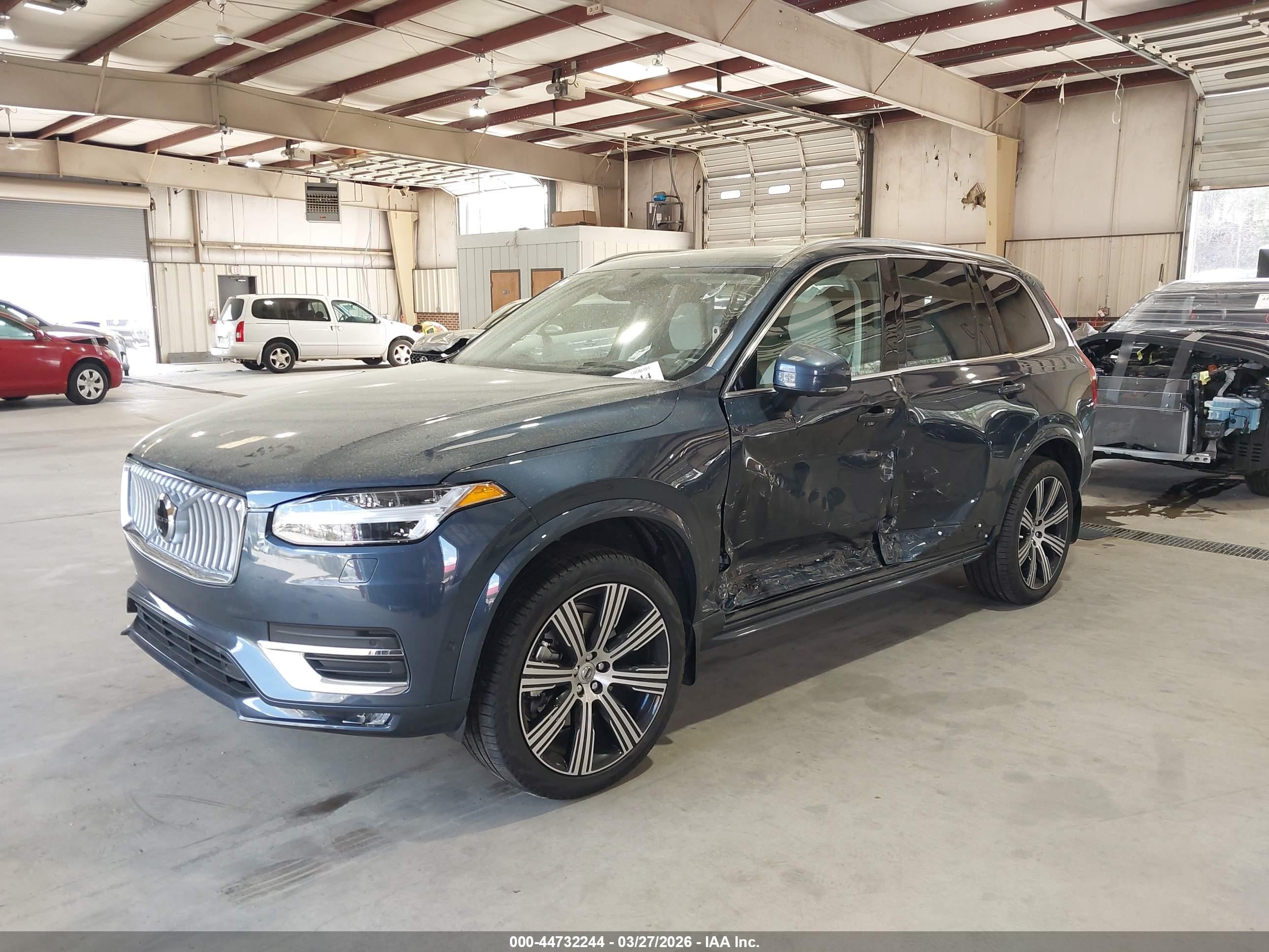 2025 Volvo XC90 VIN YV4062PF9S1333067 IAAI salvage auction — Side, Salvage (North Carolina), sold $23,900 on 2026-08-10 (photo 2)