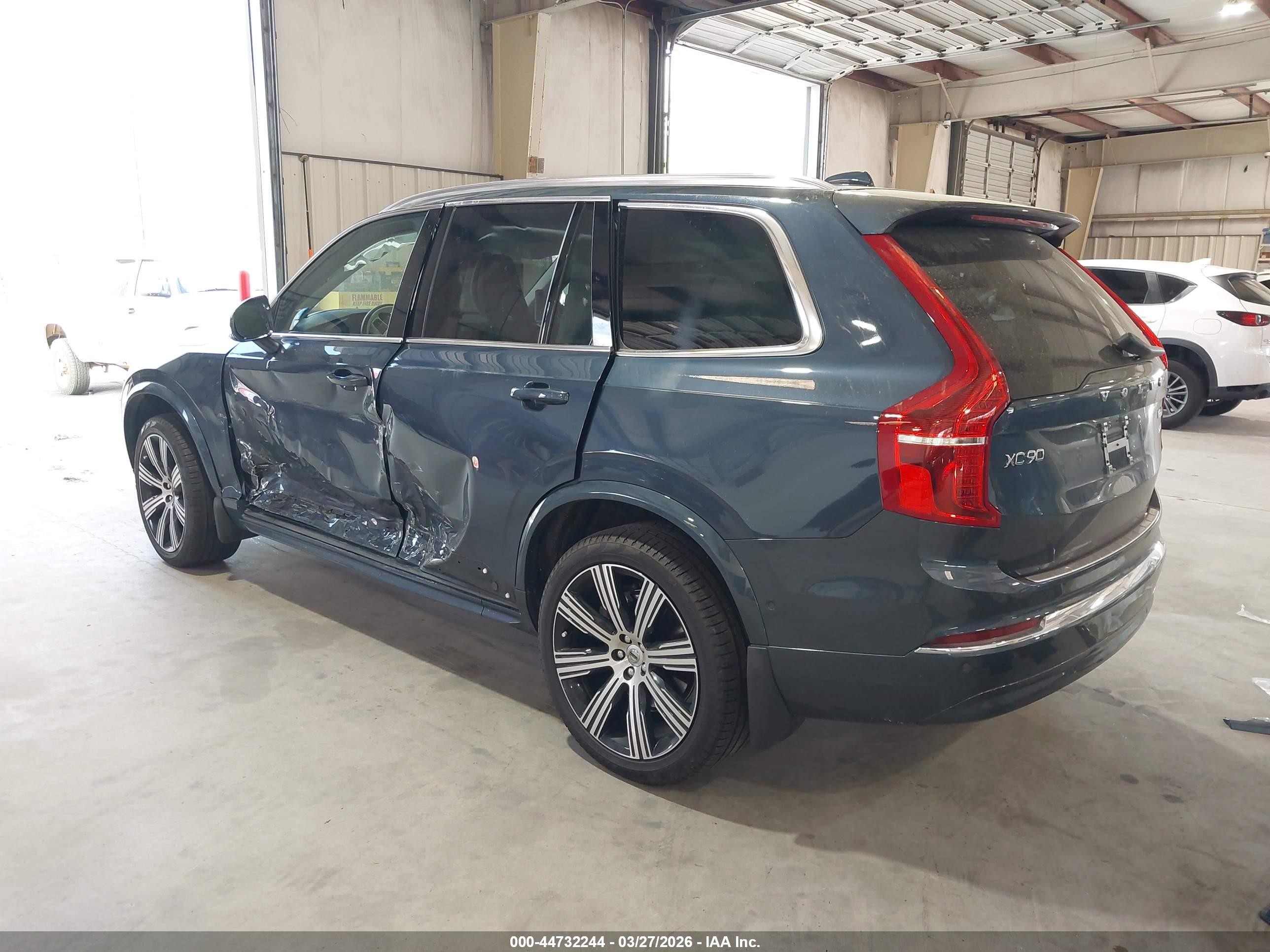 2025 Volvo XC90 VIN YV4062PF9S1333067 IAAI salvage auction — Side, Salvage (North Carolina), sold $23,900 on 2026-08-10 (photo 3)