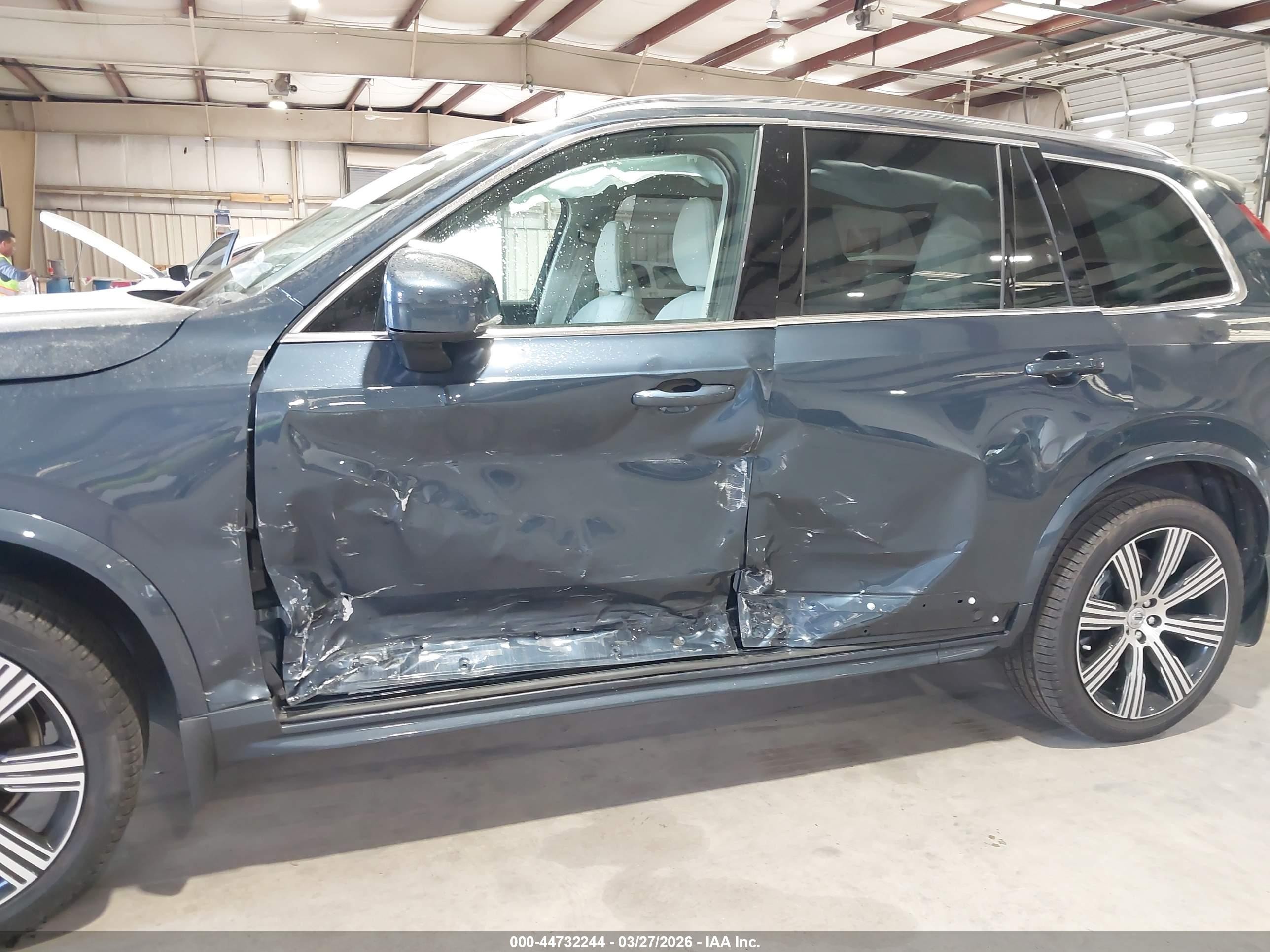 2025 Volvo XC90 VIN YV4062PF9S1333067 IAAI salvage auction — Side, Salvage (North Carolina), sold $23,900 on 2026-08-10 (photo 6)