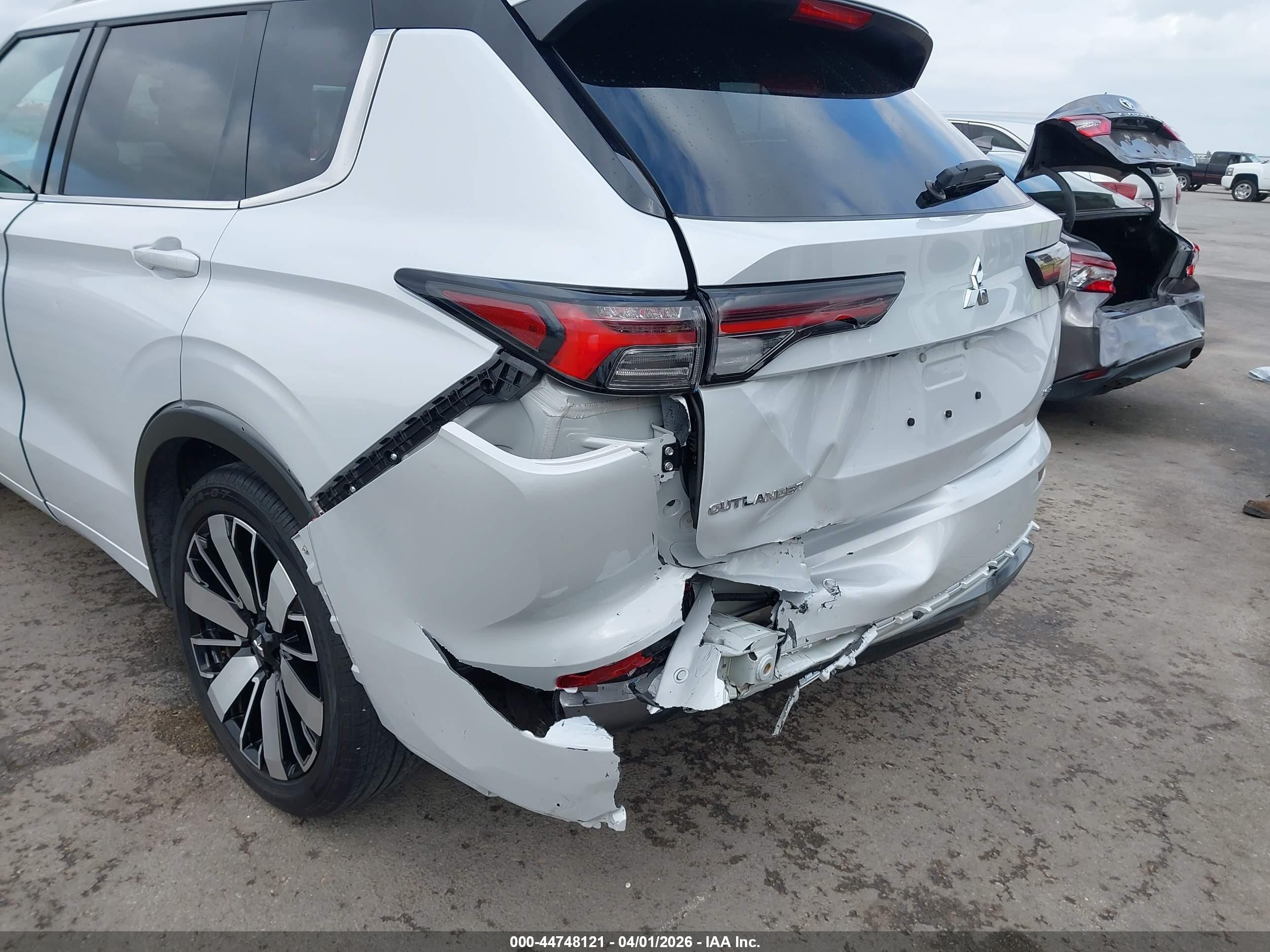 2025 Mitsubishi Outlander VIN JA4J3WA80SZ020809 IAAI salvage auction — Rear End, Original (Texas), sold $13,800 on 2026-09-12 (photo 6)