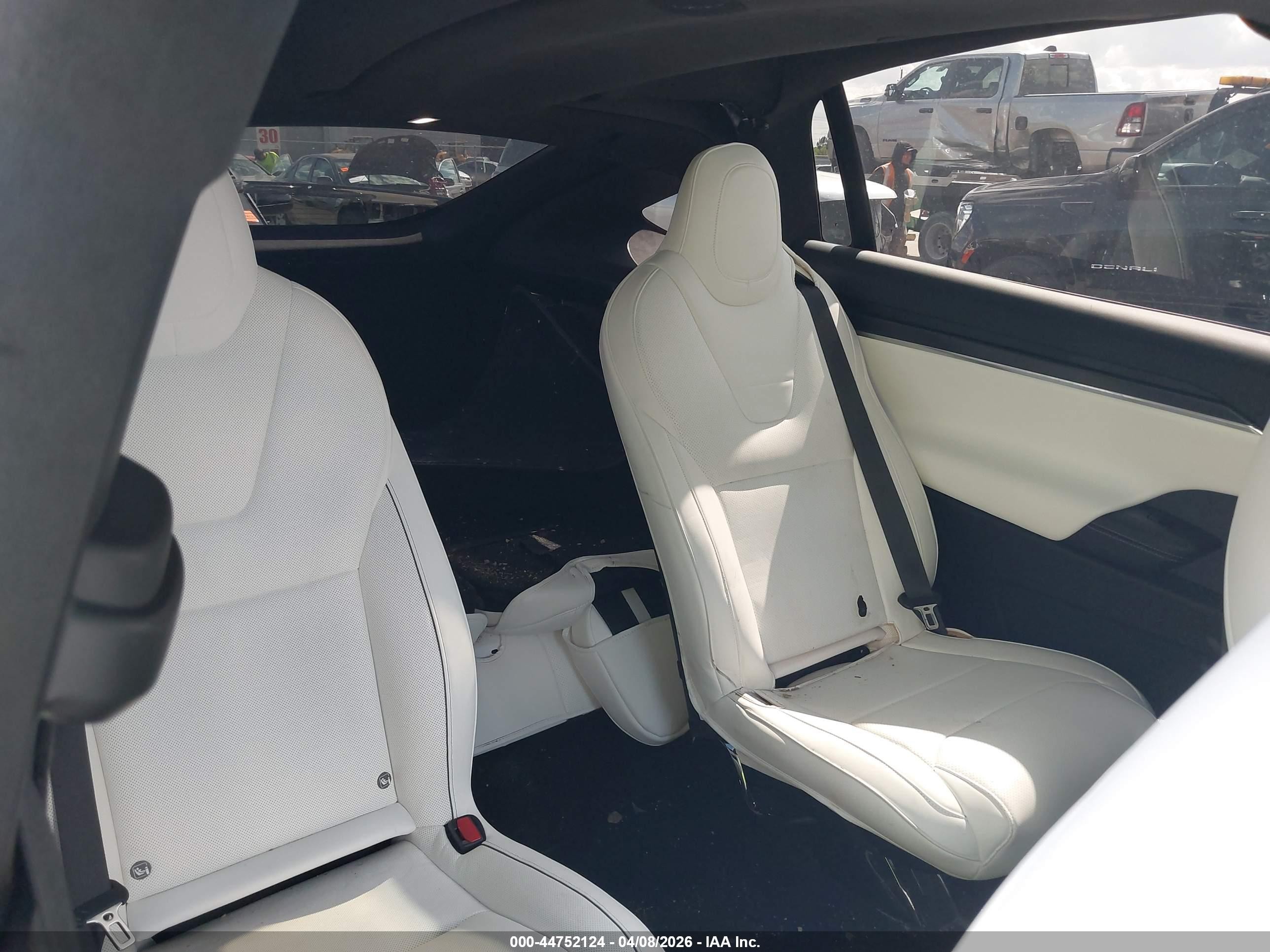 2022 Tesla Model x VIN 7SAXCBE62NF340003 IAAI salvage auction — Unknown, Original (Texas), sold $24,100 on 2026-08-30 (photo 8)