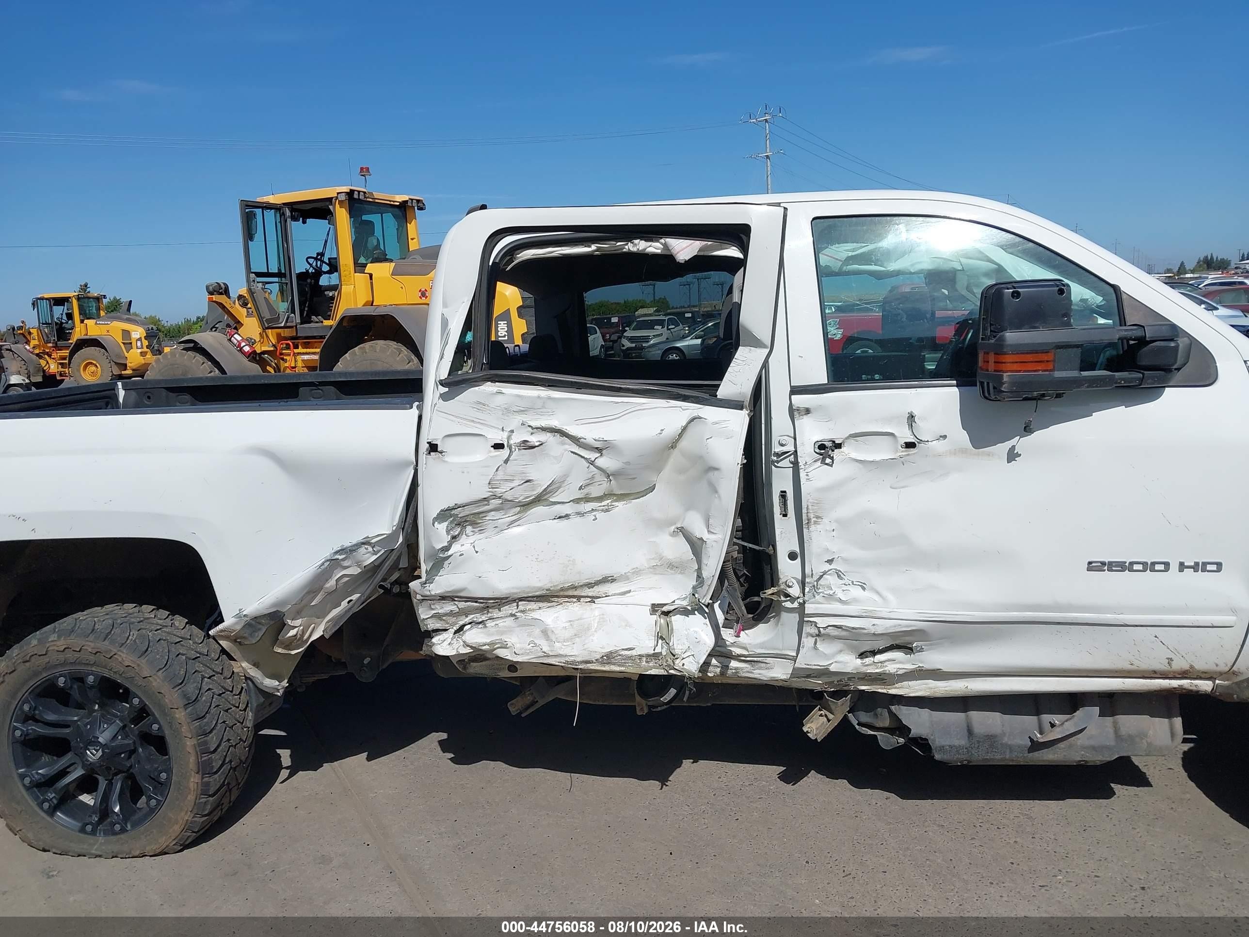 2019 Chevrolet Silverado VIN 1GC1KSEY6KF148761 IAAI salvage auction — Side, Salvage (California), sold $7,950 on 2026-09-02 (photo 6)