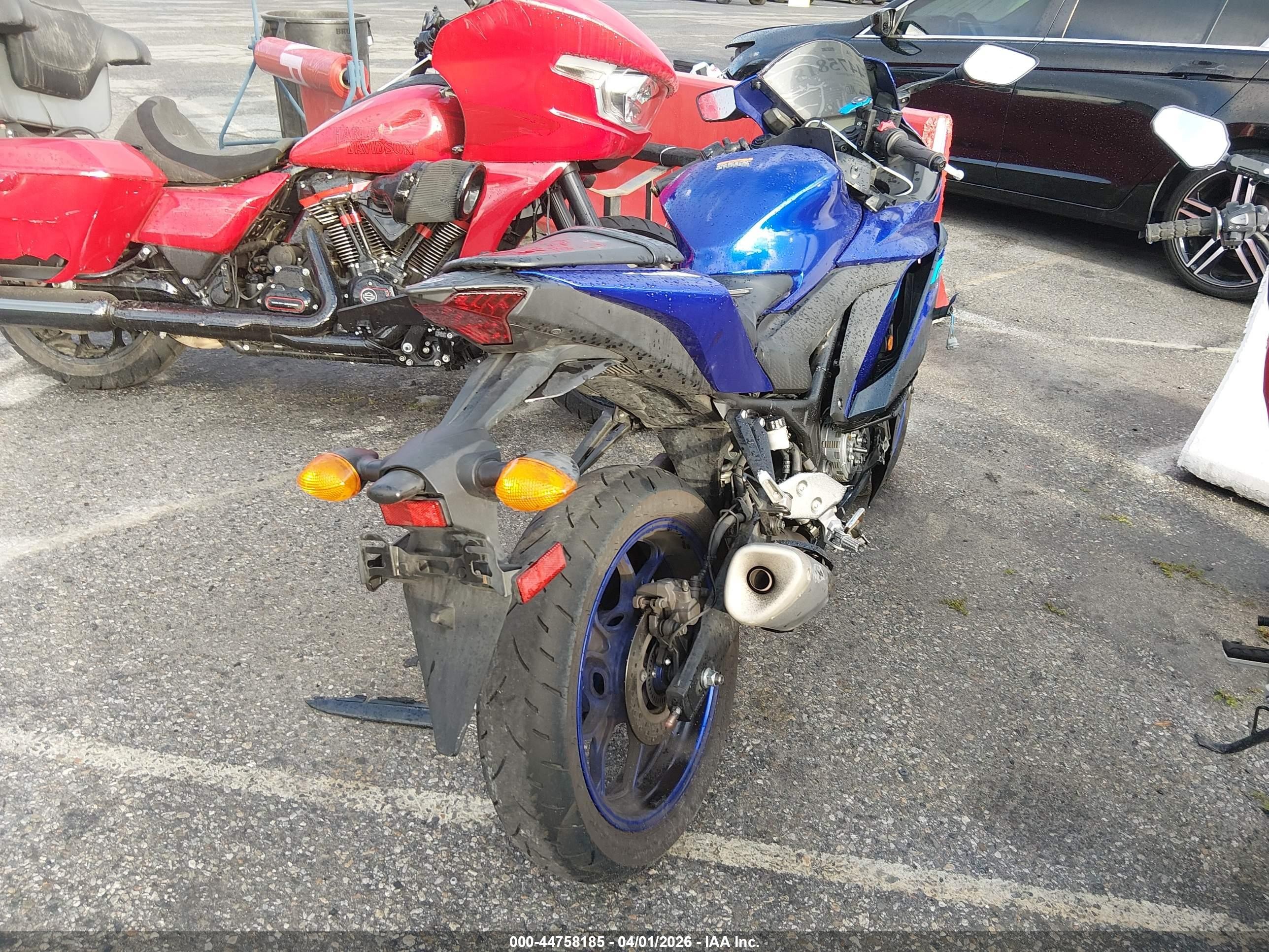 2024 Yamaha YZFR3 VIN MH3RH18Y1RK017943 IAAI salvage auction — Side, Salvage (California), sold $725 on 2026-07-09 (photo 4)