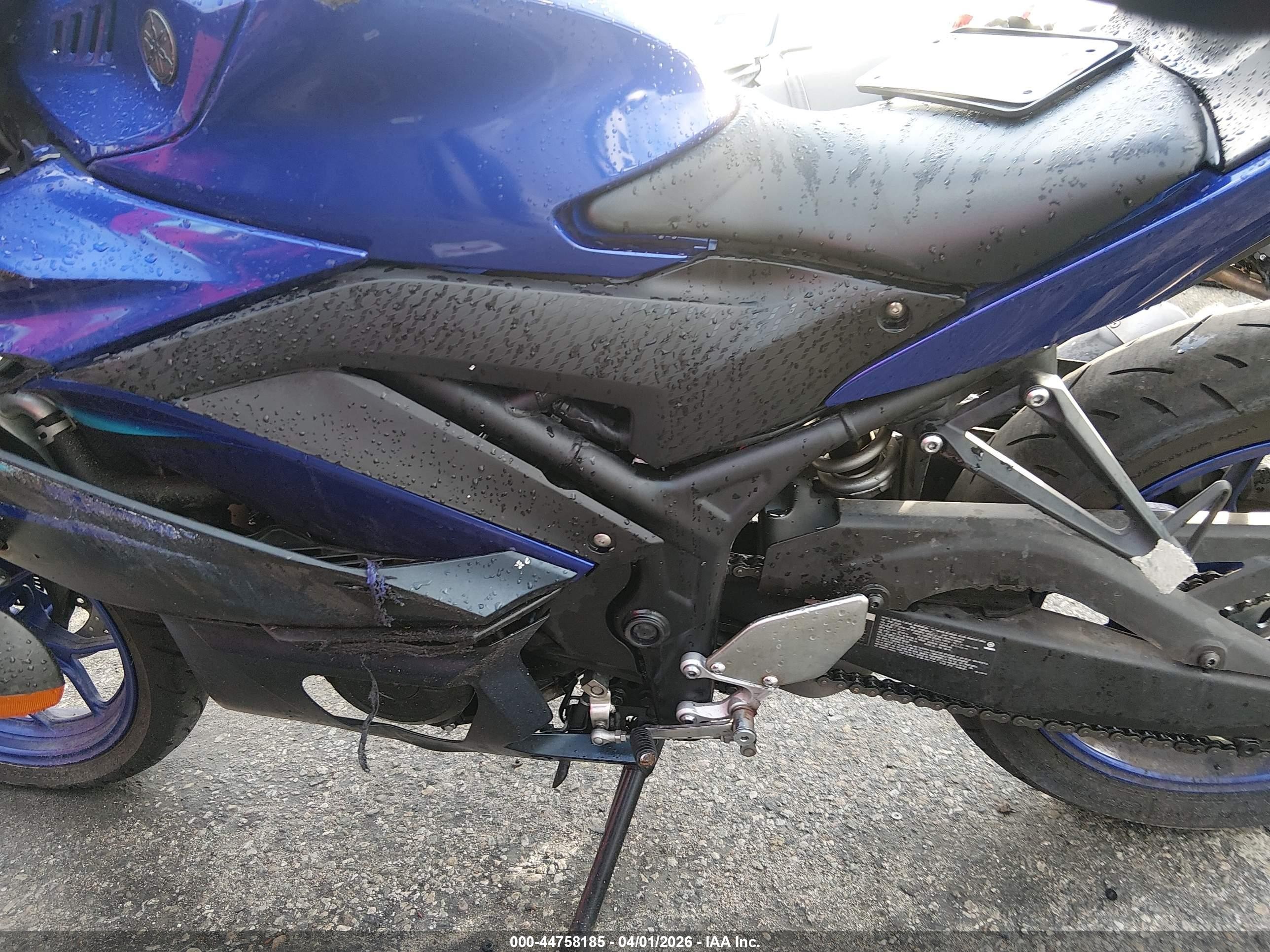 2024 Yamaha YZFR3 VIN MH3RH18Y1RK017943 IAAI salvage auction — Side, Salvage (California), sold $725 on 2026-07-09 (photo 9)