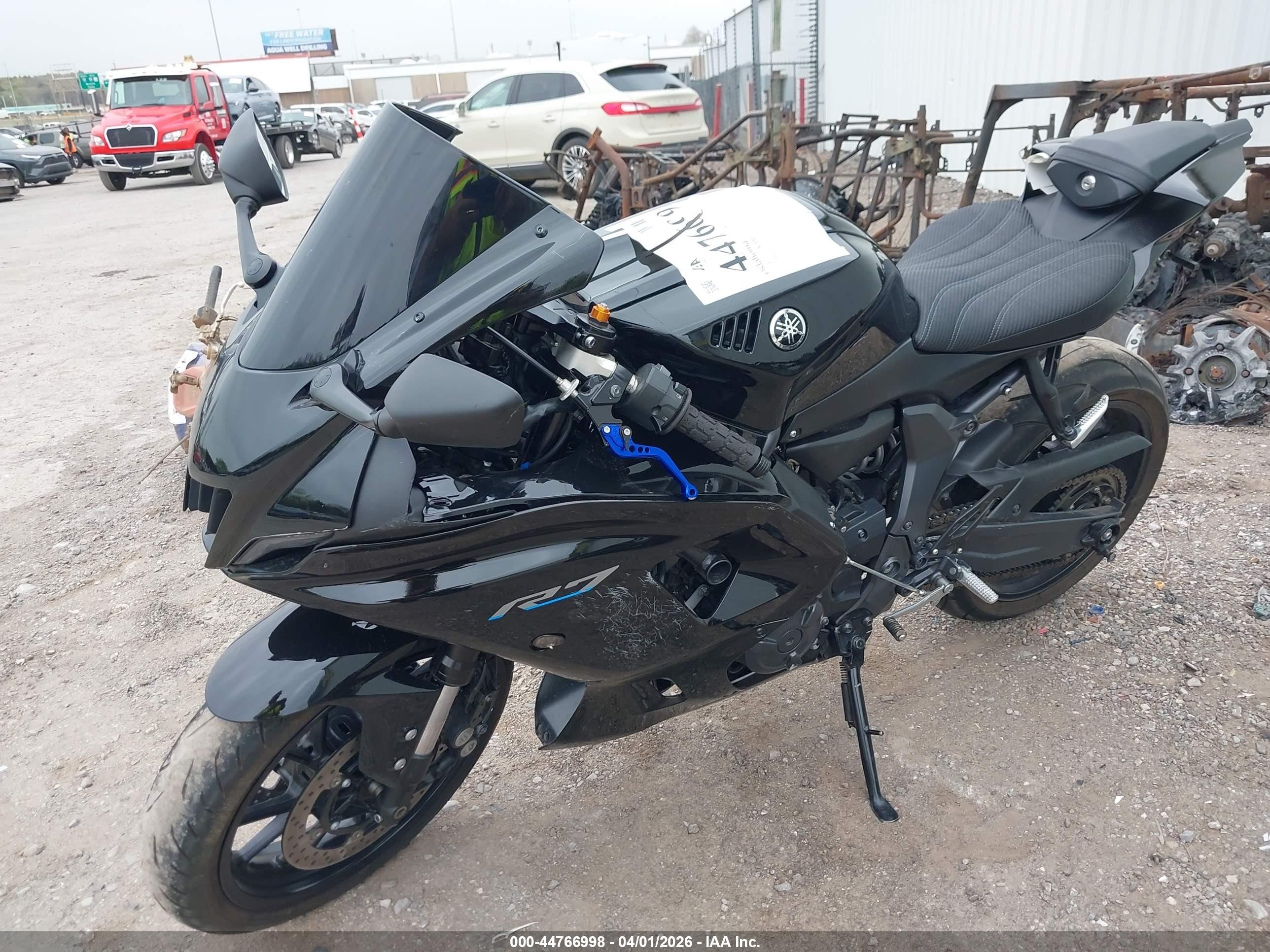 2024 Yamaha Yzf VIN JYARM38E3RA009355 IAAI salvage auction — Side, Salvage (Oklahoma), sold $2,200 on 2026-09-18 (photo 2)