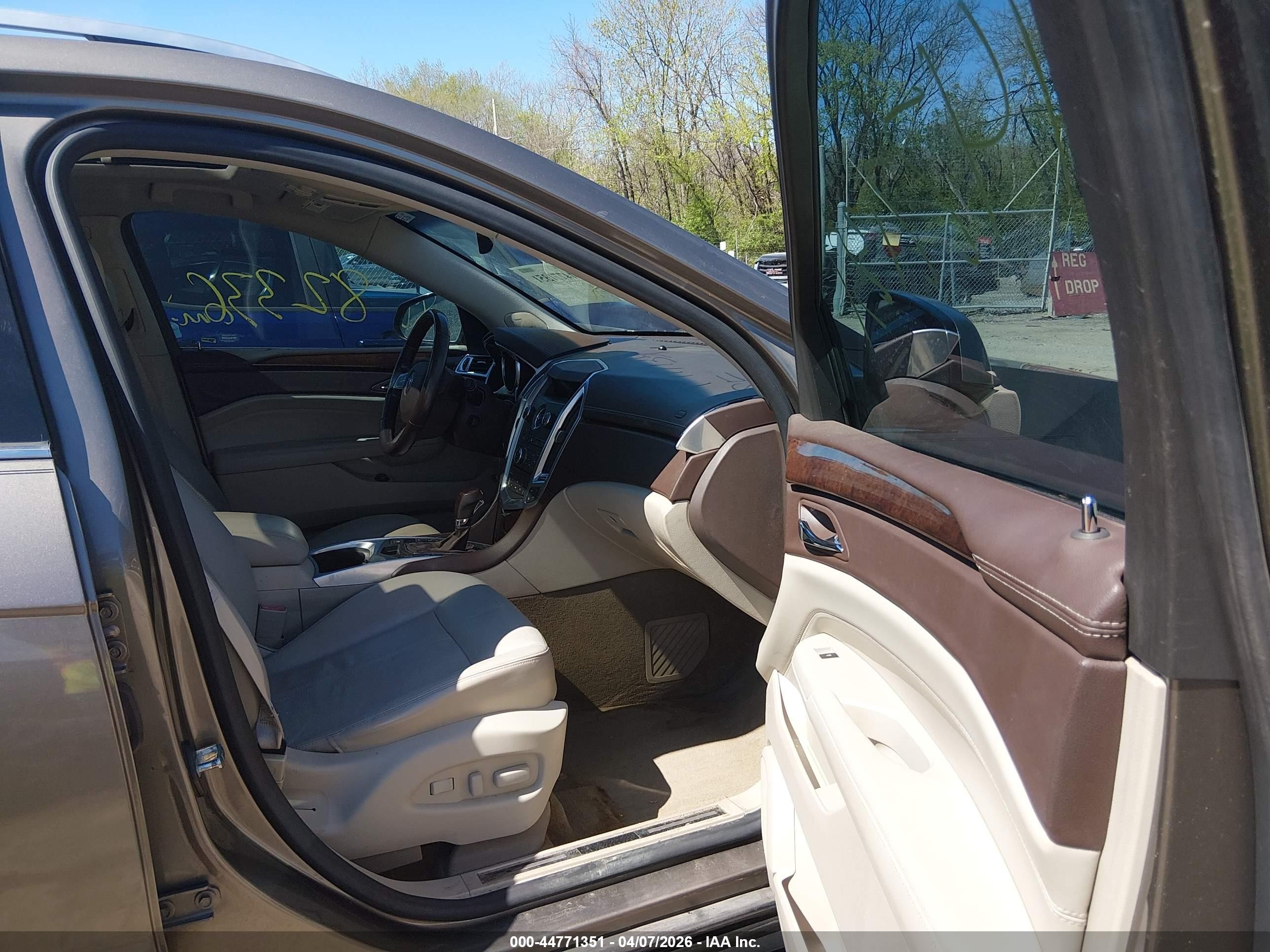 2011 Cadillac Srx VIN 3GYFNFEY5BS540978 IAAI salvage auction — Front End, Clear (Indiana), sold $1,650 on 2026-05-29 (photo 5)