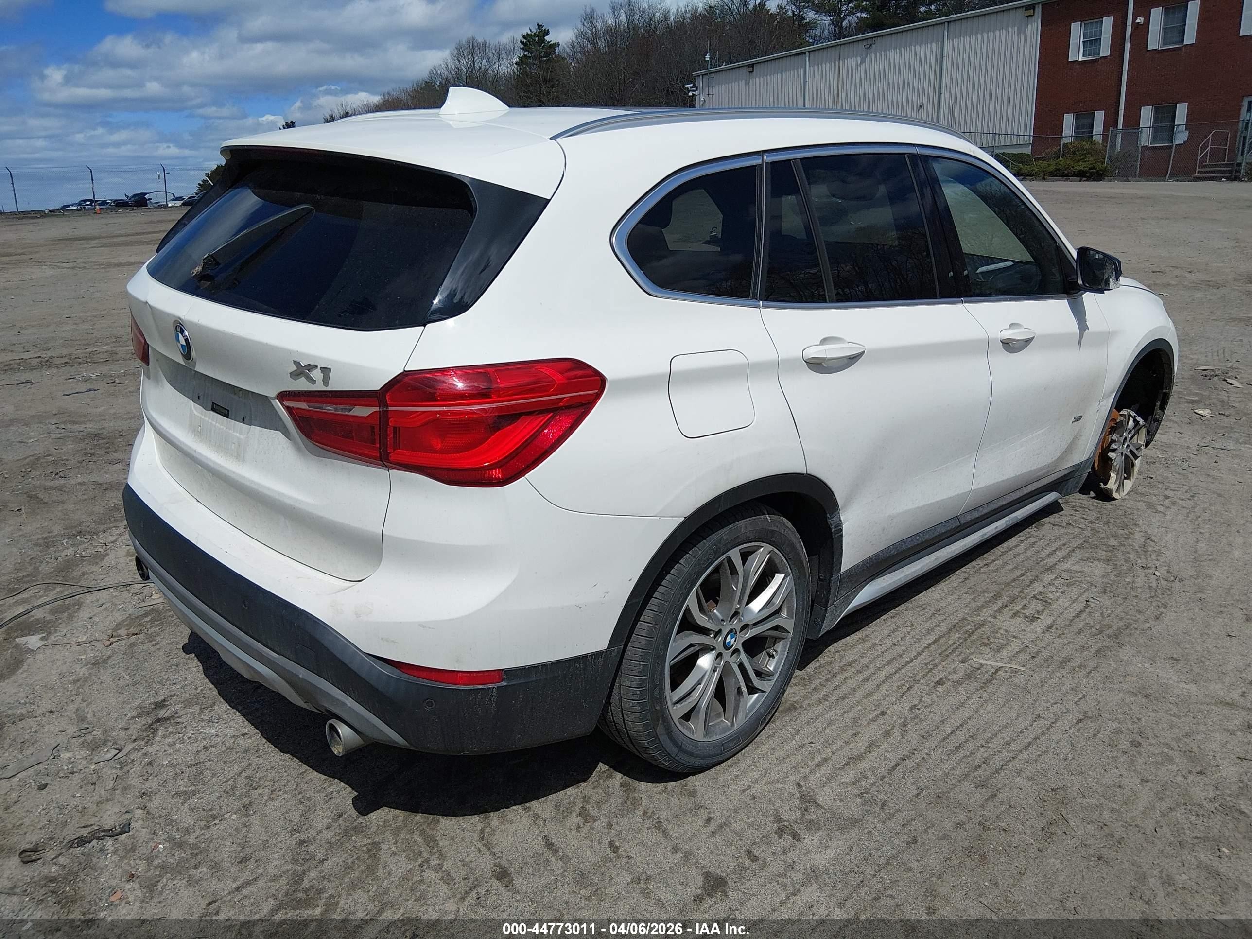 2017 BMW X1 VIN WBXHT3Z37H4A52289 IAAI salvage auction — Unknown, Salvage (Massachusetts), sold $3,800 on 2026-09-11 (photo 4)