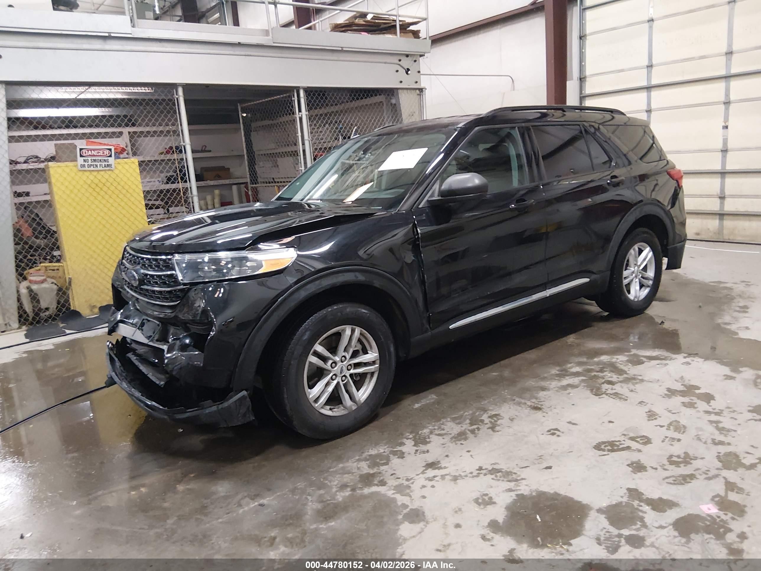 2022 Ford Explorer VIN 1FMSK7DH7NGA81052 IAAI salvage auction — Front & Rear, Salvage (Idaho), sold $4,000 on 2026-07-10 (photo 2)