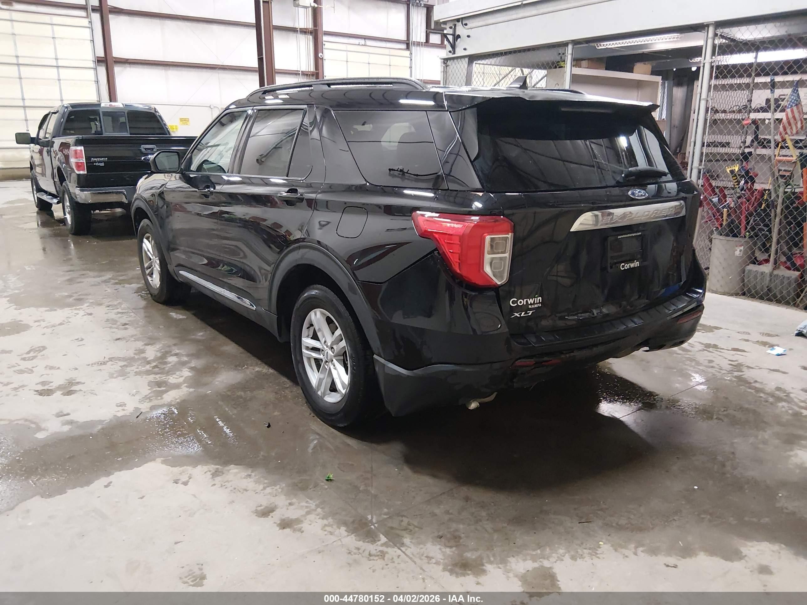2022 Ford Explorer VIN 1FMSK7DH7NGA81052 IAAI salvage auction — Front & Rear, Salvage (Idaho), sold $4,000 on 2026-07-10 (photo 3)