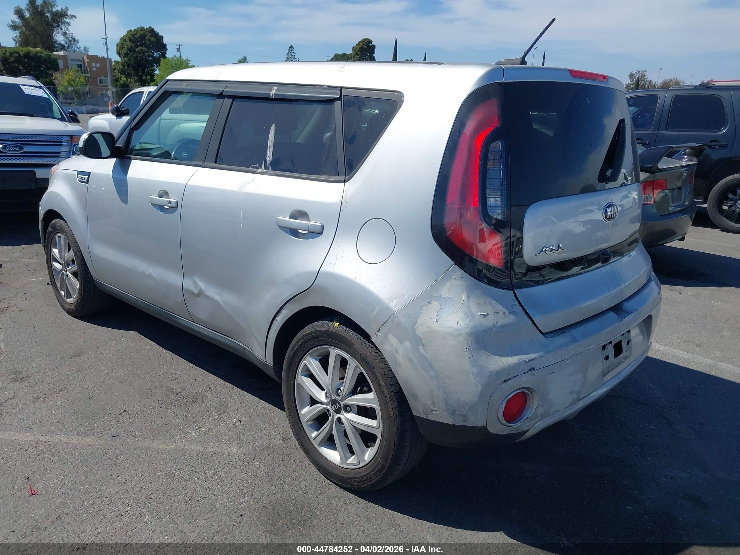 2019 Kia Soul VIN KNDJP3A52K7655735 IAAI salvage auction — Side, Salvage (California), sold $1,100 on 2026-07-09 (photo 3)