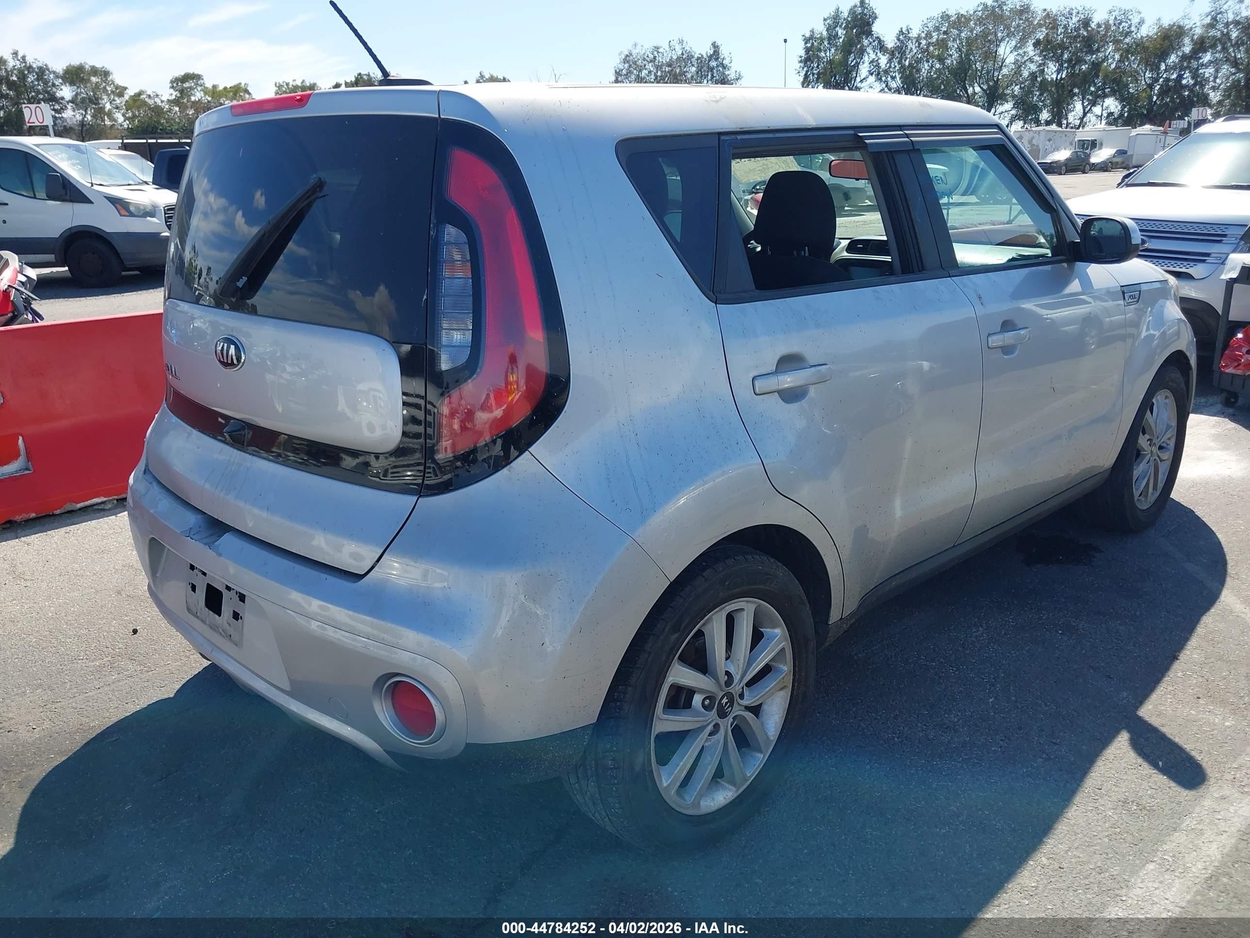 2019 Kia Soul VIN KNDJP3A52K7655735 IAAI salvage auction — Side, Salvage (California), sold $1,100 on 2026-07-09 (photo 4)