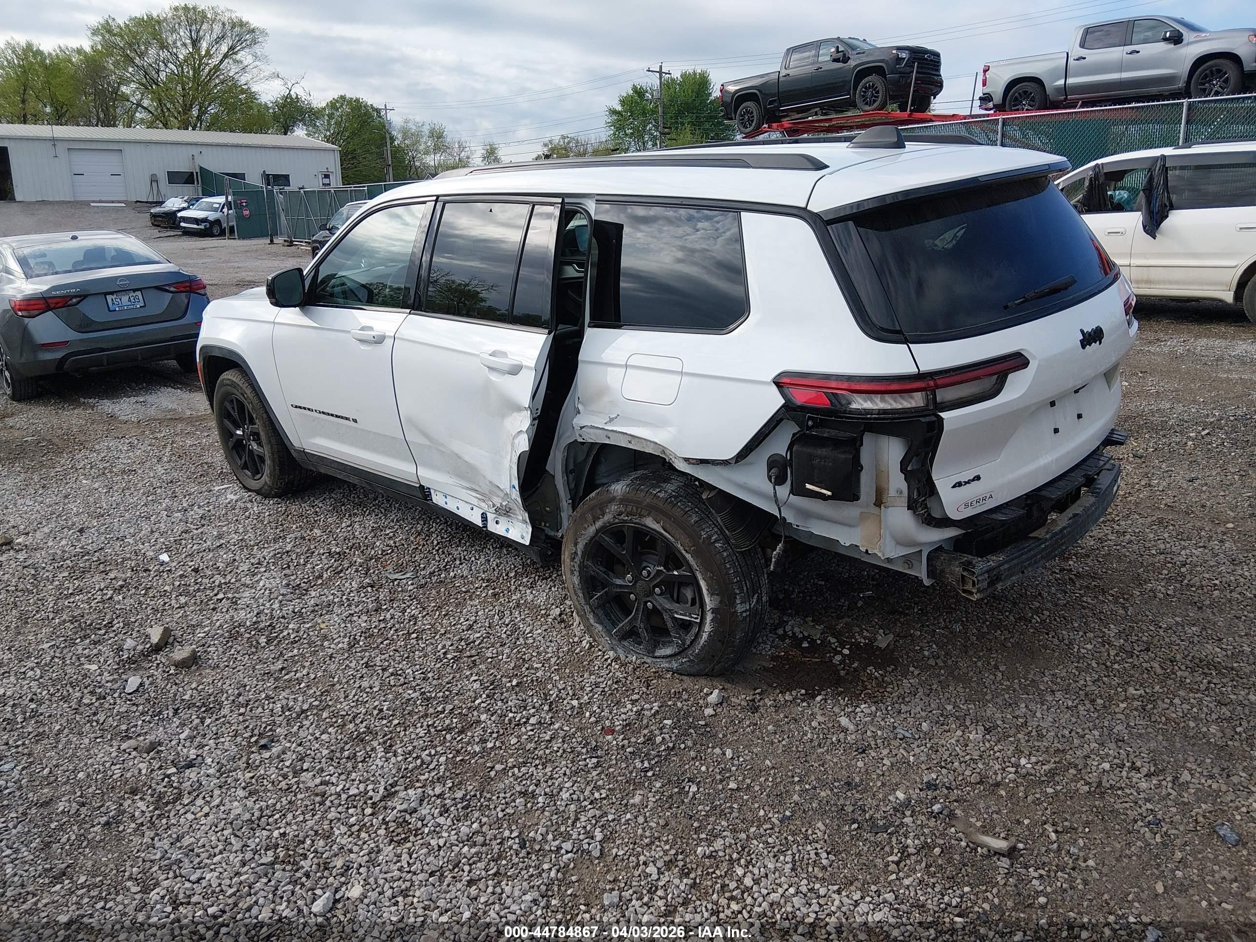2024 Jeep Grand cherokee VIN 1C4RJKAG1R8626117 IAAI salvage auction — Side, Salvage (Kentucky), sold $11,100 on 2026-09-19 (photo 3)