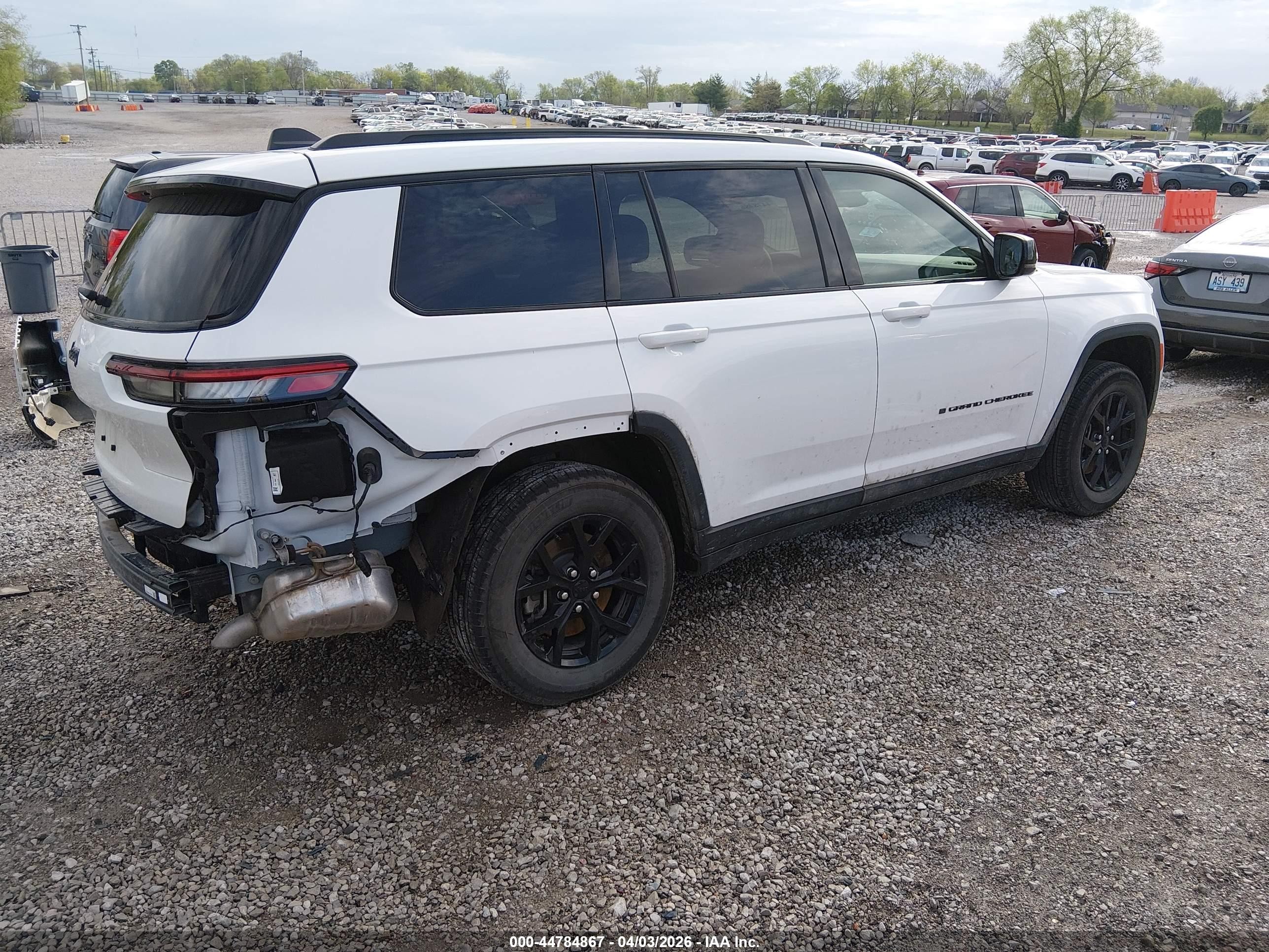 2024 Jeep Grand cherokee VIN 1C4RJKAG1R8626117 IAAI salvage auction — Side, Salvage (Kentucky), sold $11,100 on 2026-09-19 (photo 4)