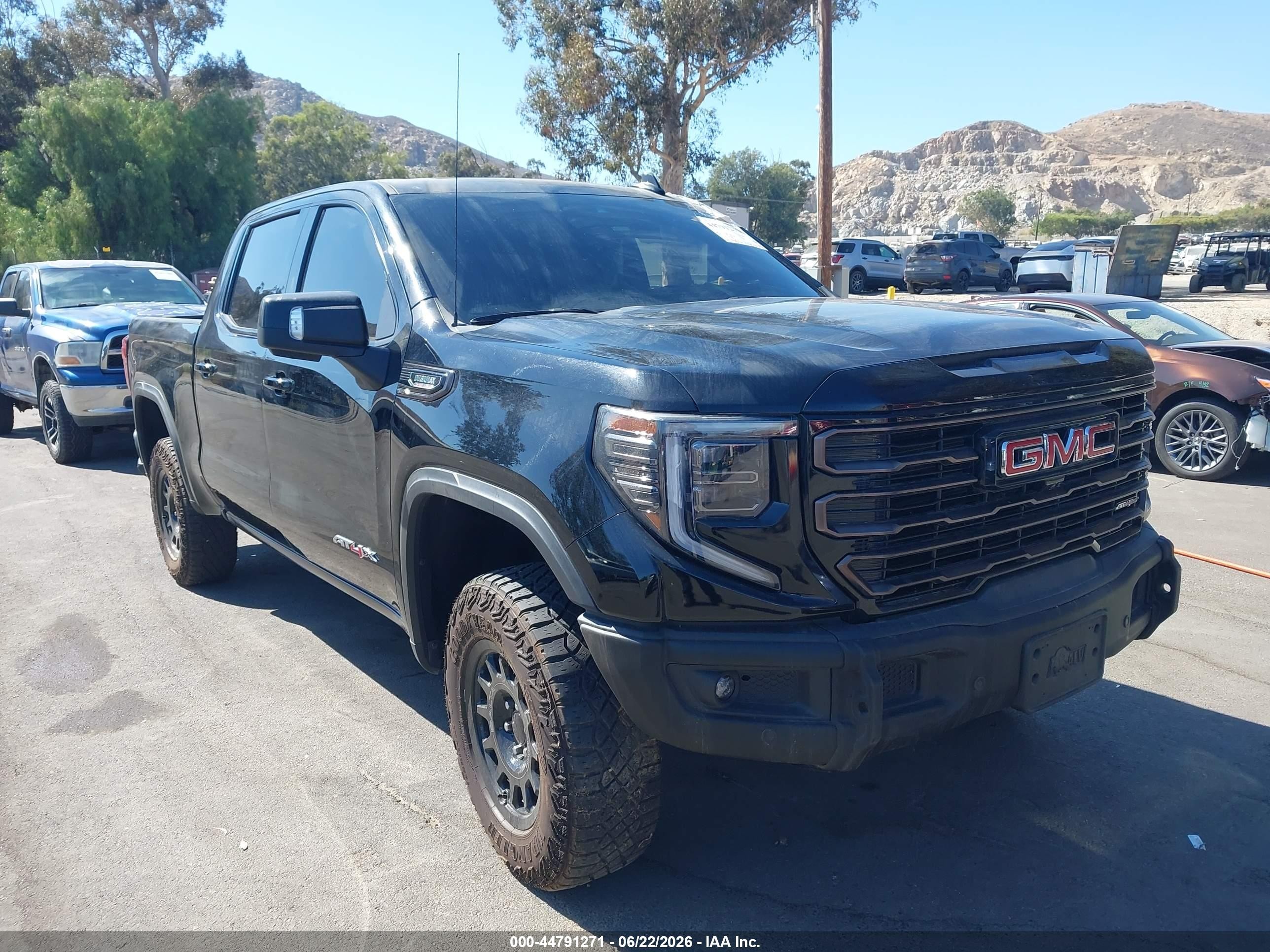 2024 GMC Sierra 1500 VIN 3GTUUFE86RG406106 — IAAI salvage auction photo
