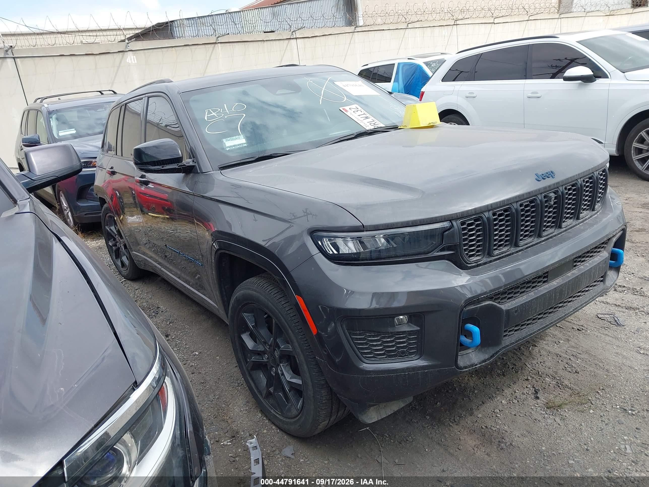 2024 Jeep Grand Cherokee VIN 1C4RJYB63R8611739 IAAI salvage auction — Side, Salvage Certificate (California), sold $10,800 on 2026-09-19 (photo 5)