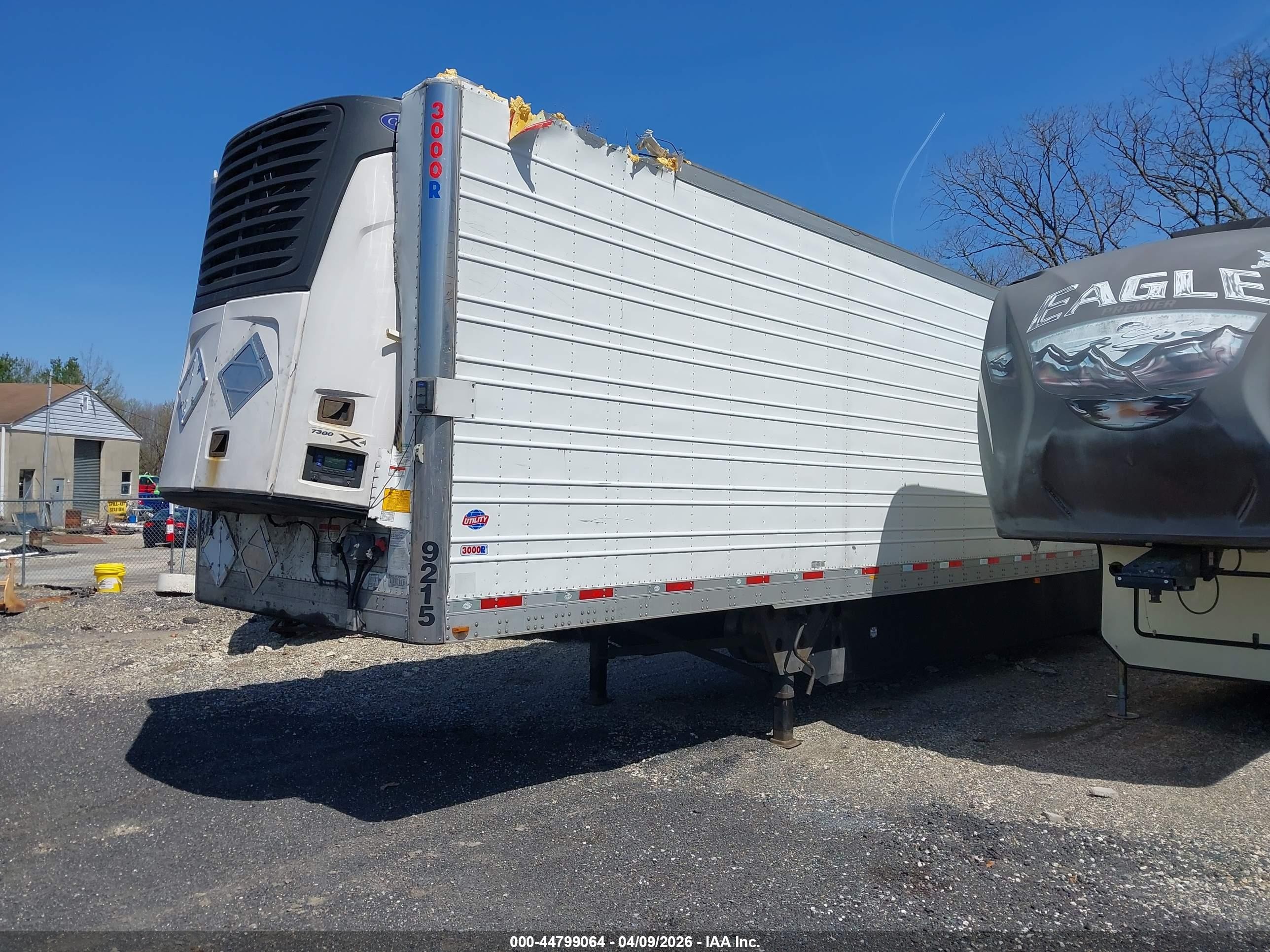 2021 Utility Trailer Mfg Utility Trailer Mfg VIN 1UYVS2536M6349215 IAAI salvage auction — Top/Roof, Salvage (Illinois), sold $6,200 on 2026-09-12 (photo 2)