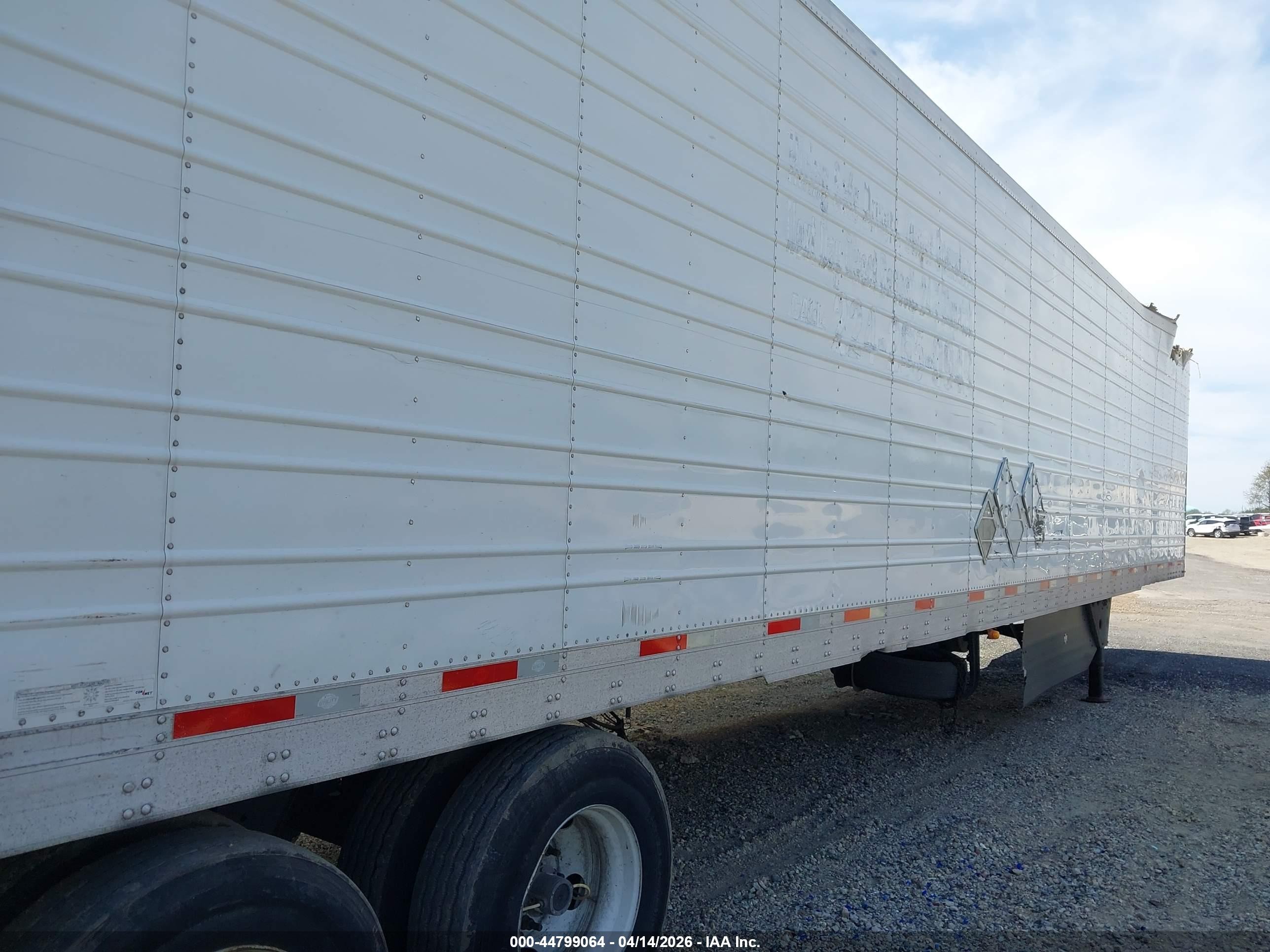 2021 Utility Trailer Mfg Utility Trailer Mfg VIN 1UYVS2536M6349215 IAAI salvage auction — Top/Roof, Salvage (Illinois), sold $6,200 on 2026-09-12 (photo 4)