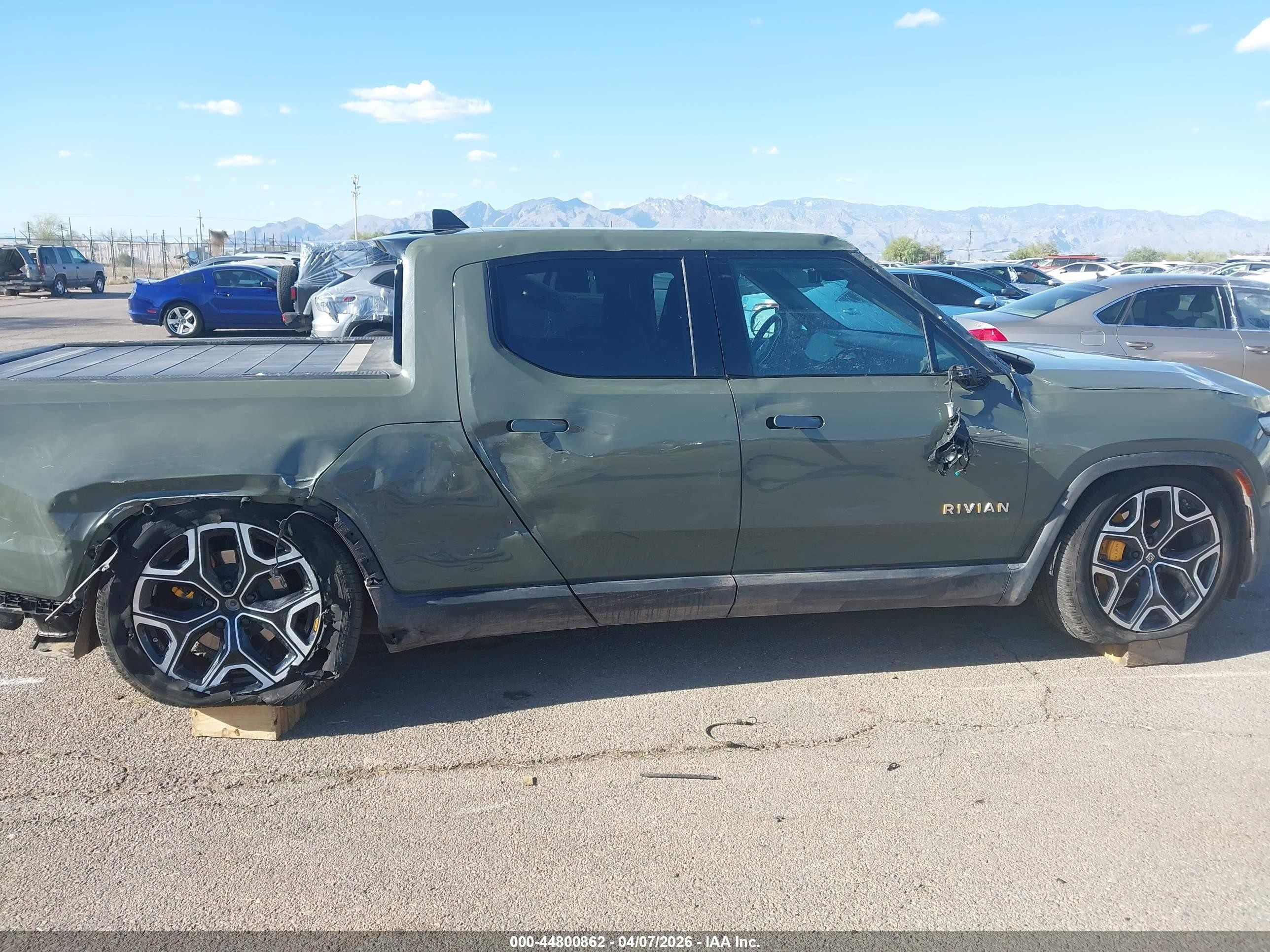 2022 Rivian R1t VIN 7FCTGAAL9NN009789 IAAI salvage auction — Side, Salvage (Arizona), sold $11,800 on 2026-08-20 (photo 6)