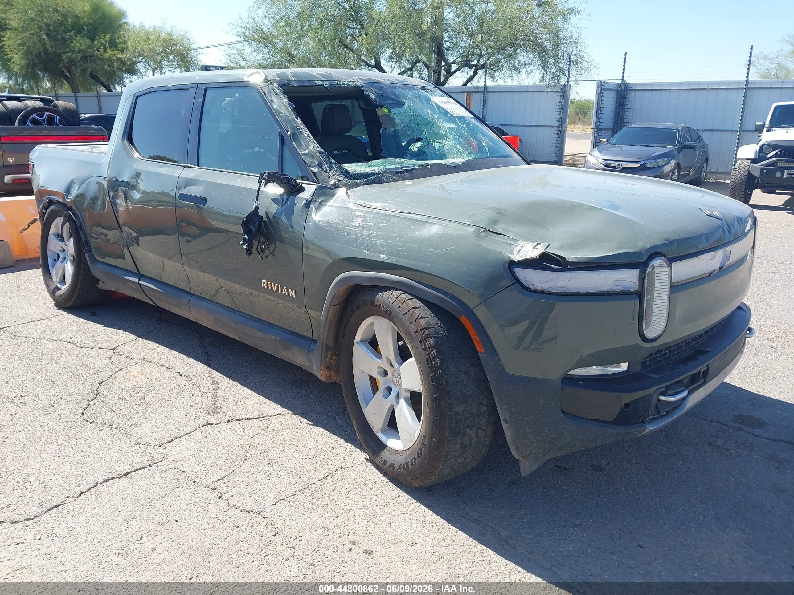 2022 Rivian R1t VIN 7FCTGAAL9NN009789 IAAI salvage auction — Side, Salvage (Arizona), sold $11,800 on 2026-08-20 (photo 1)