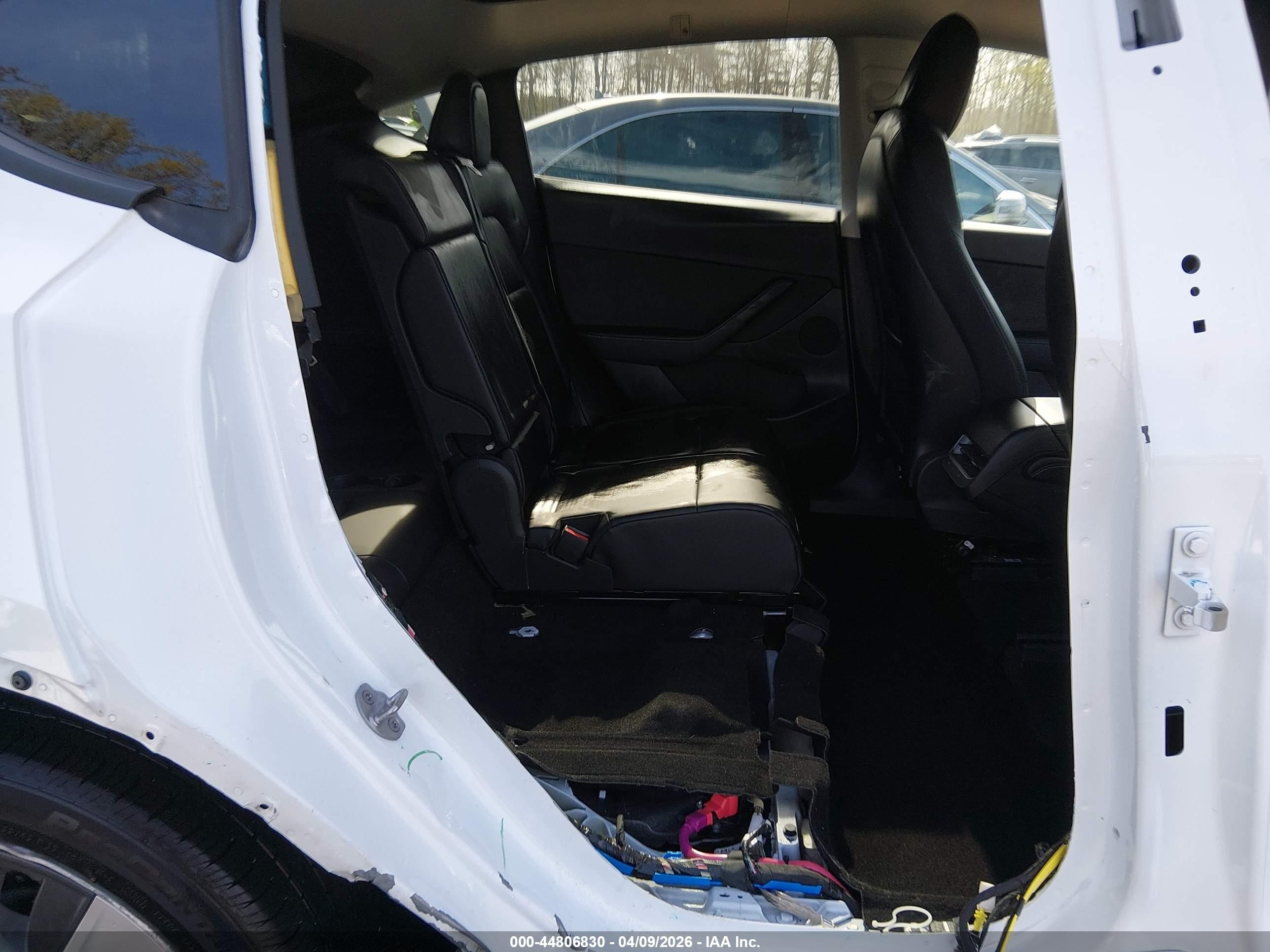 2022 Tesla Model Y VIN 7SAYGAEE5NF508520 IAAI salvage auction — Side, Salvage - 75% Or Less (Maryland), sold $9,100 on 2026-09-11 (photo 8)
