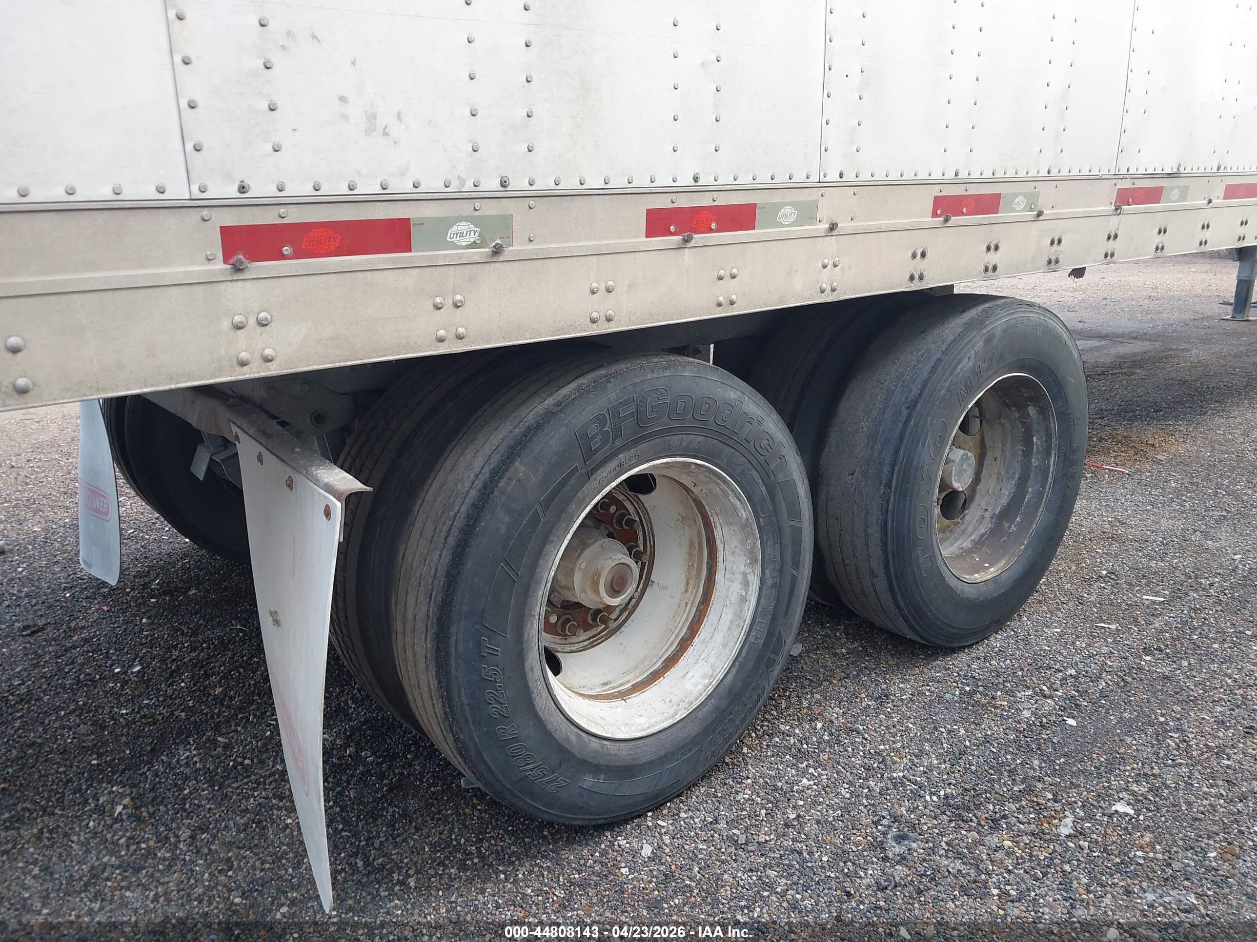 2012 Utility trailer mfg Utility trailer mfg VIN 1UYVS2533CP413204 IAAI salvage auction — Rear End, Clear (Texas), sold $4,350 on 2026-09-02 (photo 7)