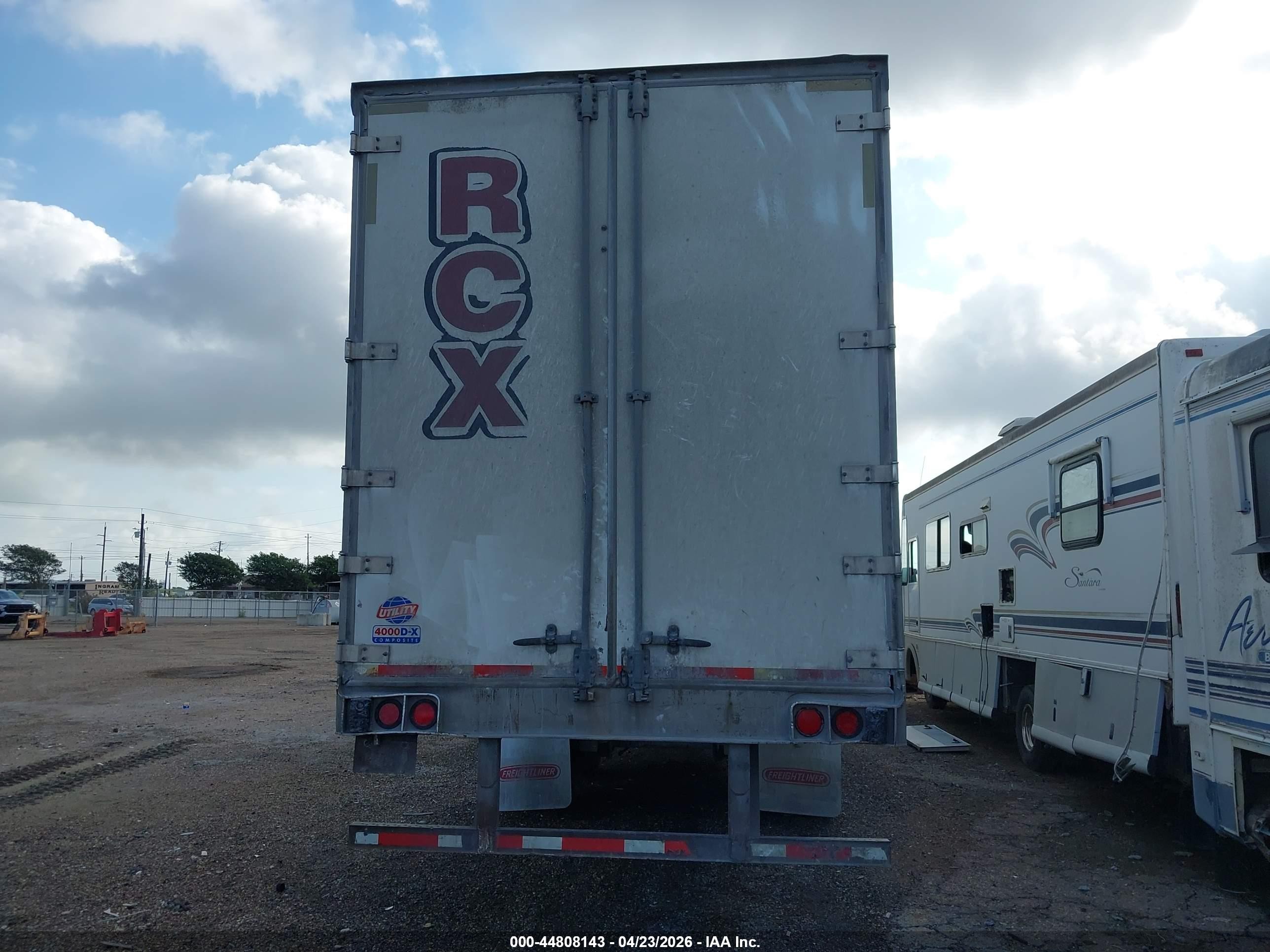 2012 Utility trailer mfg Utility trailer mfg VIN 1UYVS2533CP413204 IAAI salvage auction — Rear End, Clear (Texas), sold $4,350 on 2026-09-02 (photo 8)
