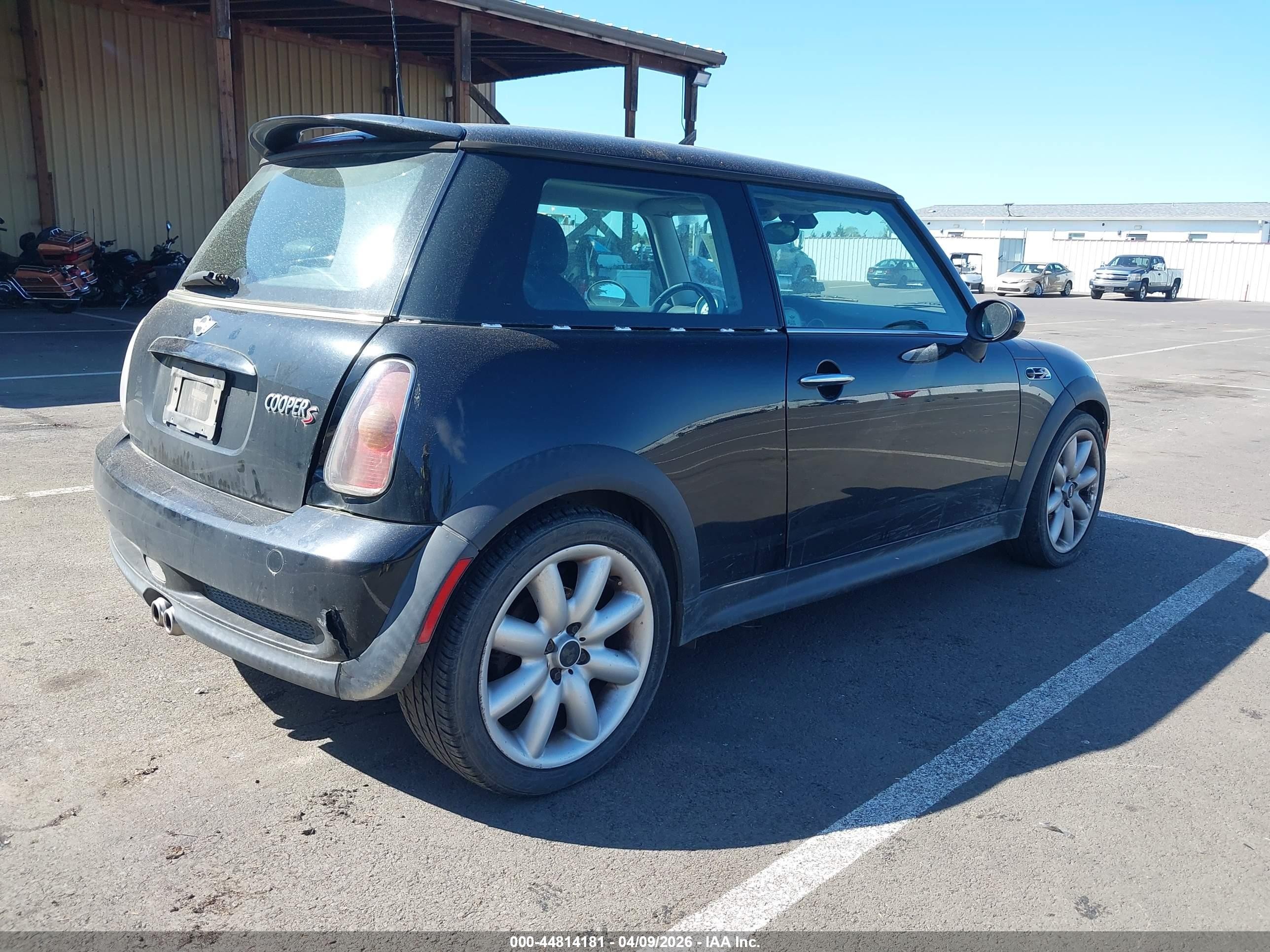 2003 Mini Cooper VIN WMWRE33423TD64478 IAAI salvage auction — Side, Clear - Public Restricted (Oregon), sold $300 on 2026-09-28 (photo 4)