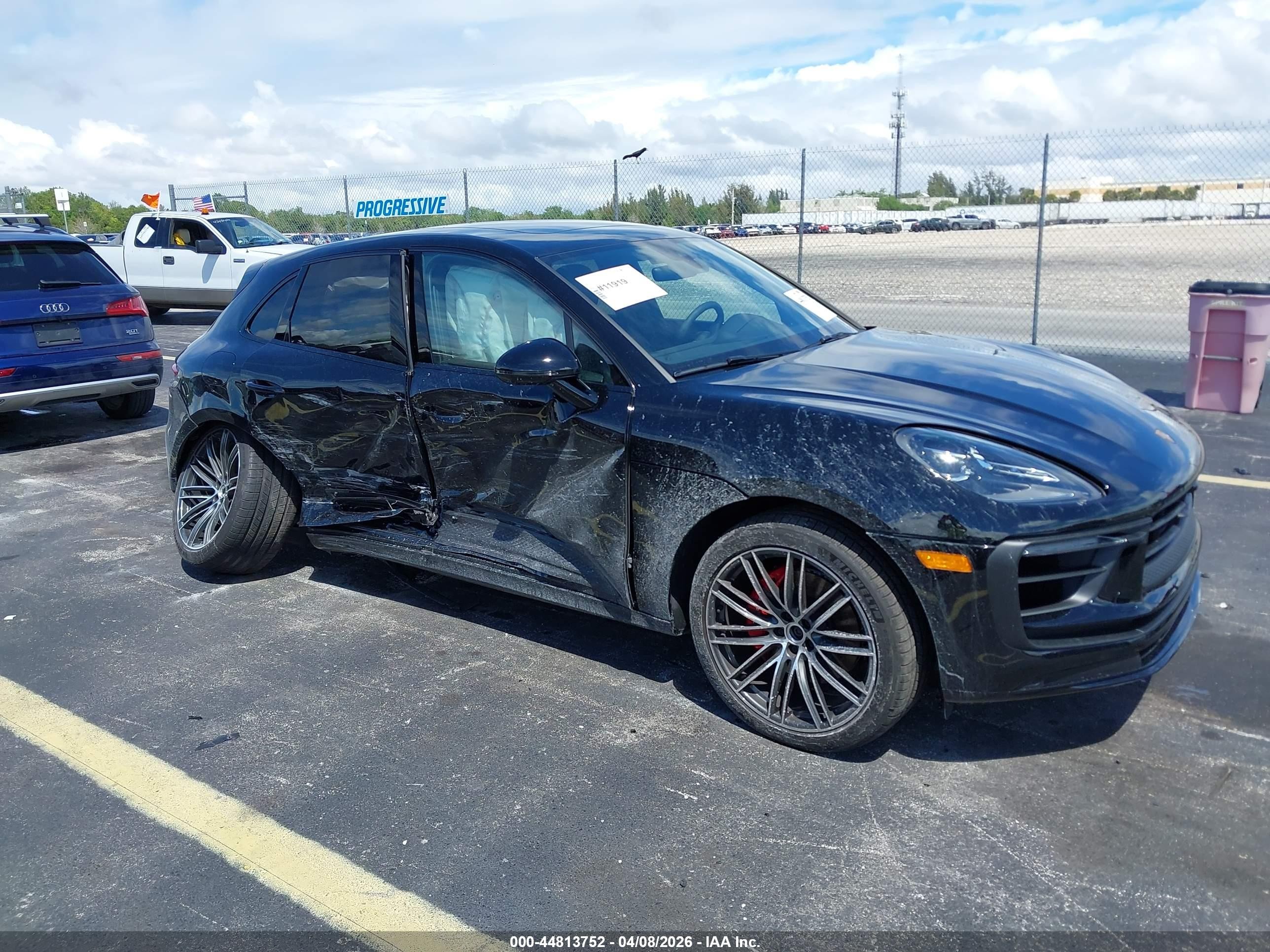 2026 Porsche Macan VIN WP1AG2A56TLB40903 IAAI salvage auction — Side, Rebuildable (Florida), sold $20,925 on 2026-08-10 (photo 1)