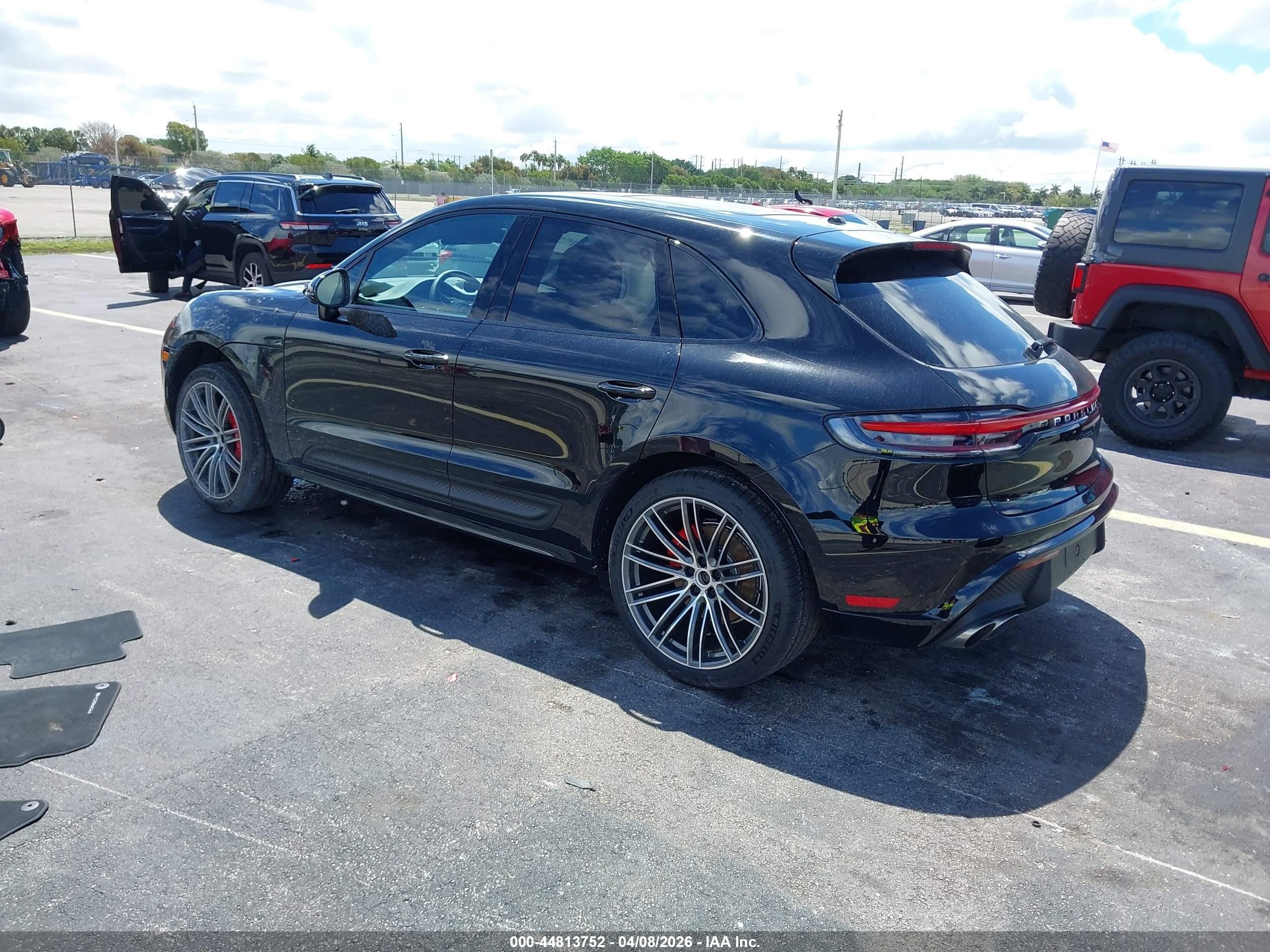 2026 Porsche Macan VIN WP1AG2A56TLB40903 IAAI salvage auction — Side, Rebuildable (Florida), sold $20,925 on 2026-08-10 (photo 3)
