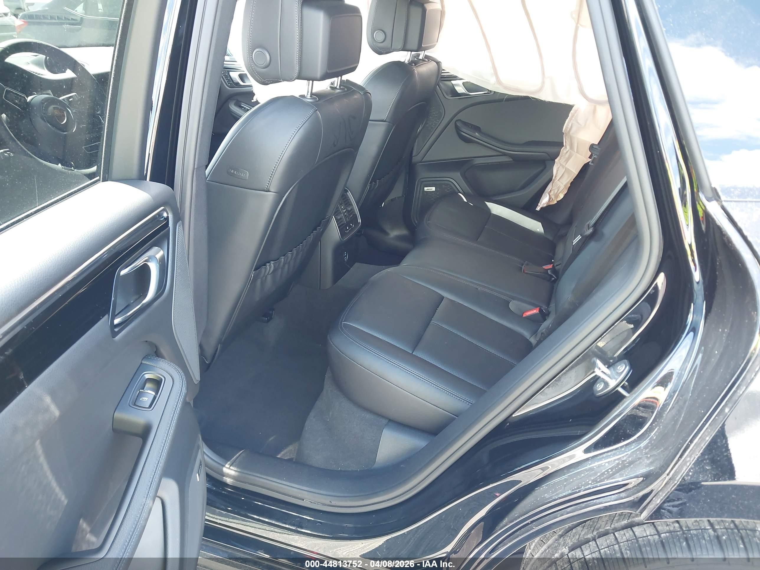 2026 Porsche Macan VIN WP1AG2A56TLB40903 IAAI salvage auction — Side, Rebuildable (Florida), sold $20,925 on 2026-08-10 (photo 8)