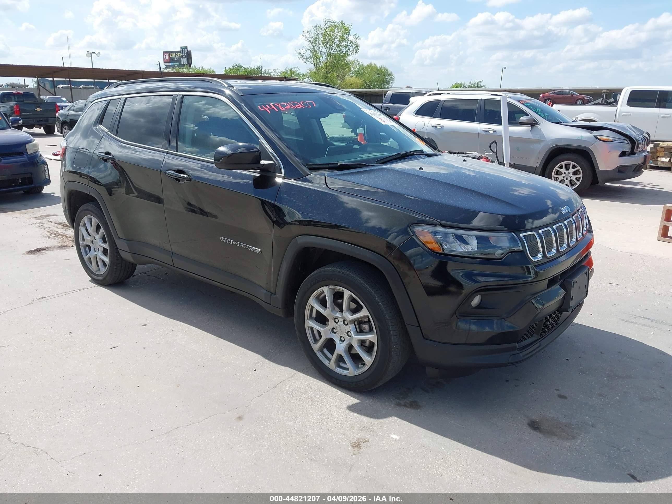 2022 Jeep Compass VIN 3C4NJDFB6NT169758 — IAAI salvage auction photo